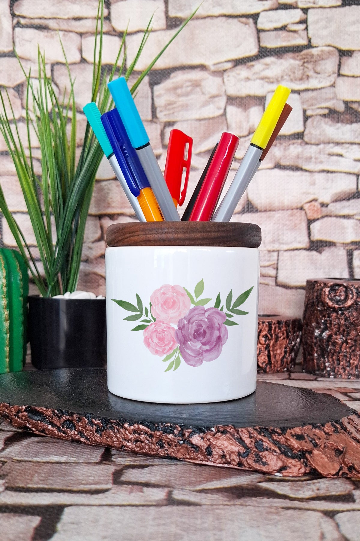Minimalist Pembe ve Mor Gül tasarımlı seramik kalemlik