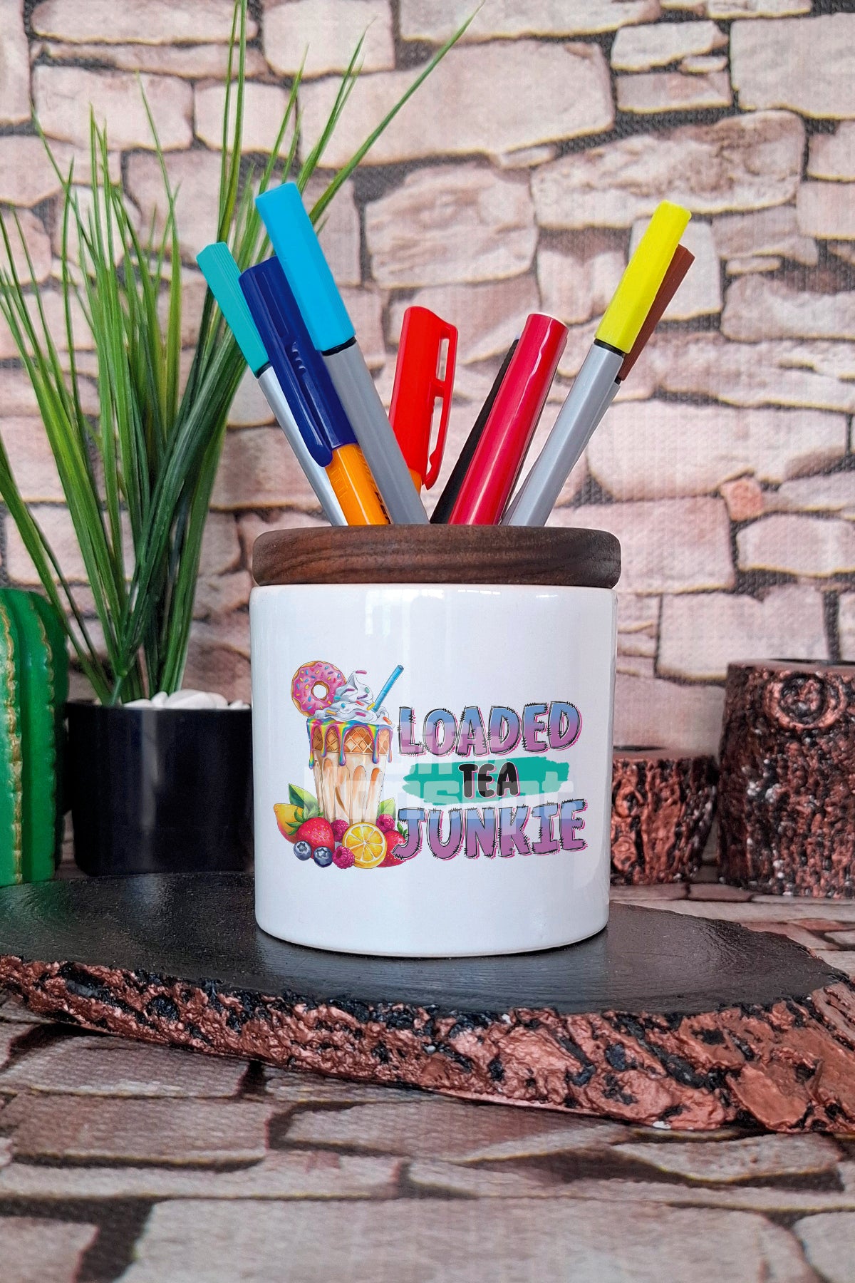 Loaded Tea Junkie tasarımlı seramik kalemlik