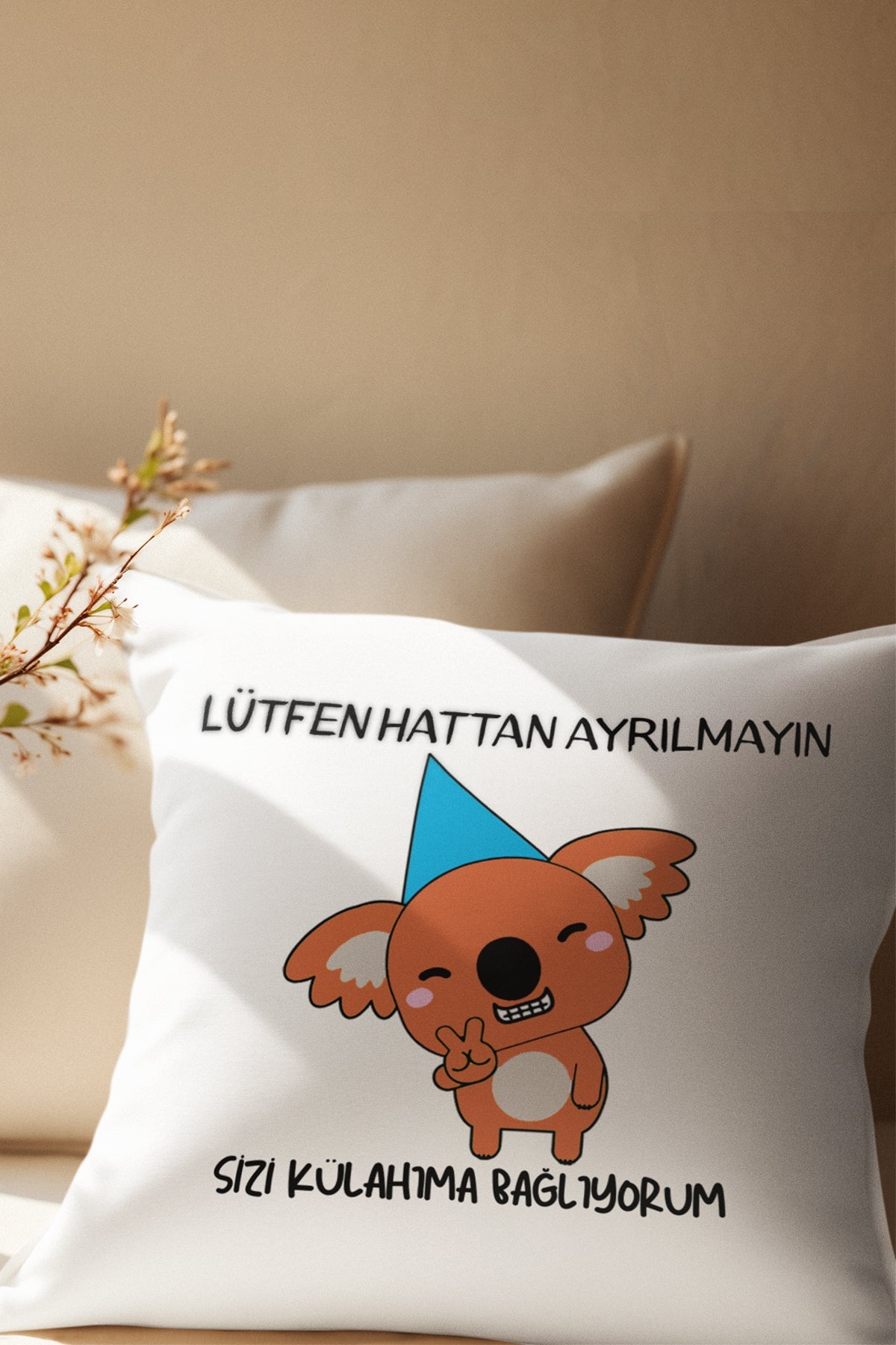 hattan-ayrilmayin-sizi-kulahima-bagliyorum-koala-baskili-eglenceli-hediyelik-saten-dekoratif-yastik