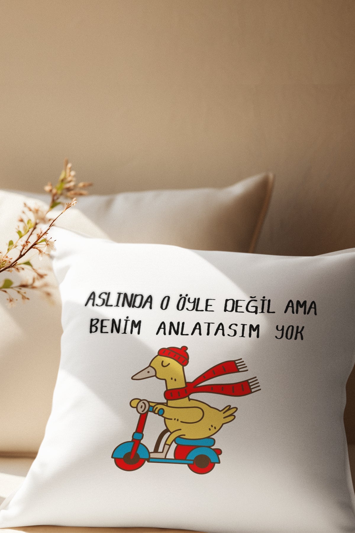öyle-degil-ama-anlatasim-yok-motorcu-ördek-baskili-eglenceli-hediyelik-saten-dekoratif-yastik