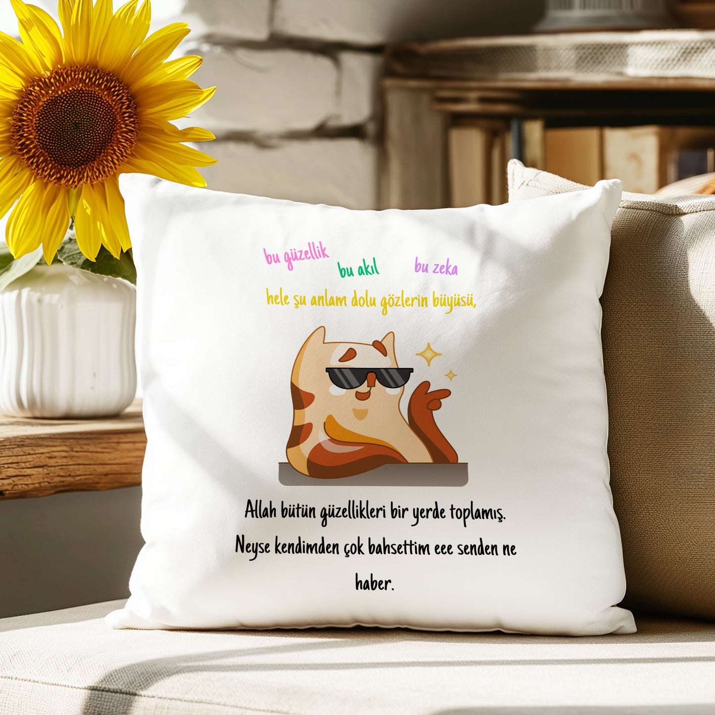 bu-guzellik-bu-akil-bu-zeka-baskili-komik-hediyelik-elyaf-dolgulu-saten-dekoratif-yastik