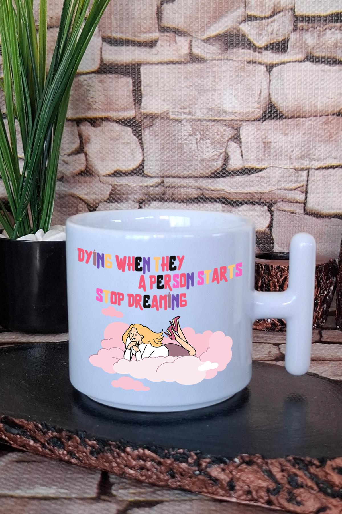 A person starts dying when they stop dreaming Baskılı T Kulplu Latte Fincanı Kupa Bardak