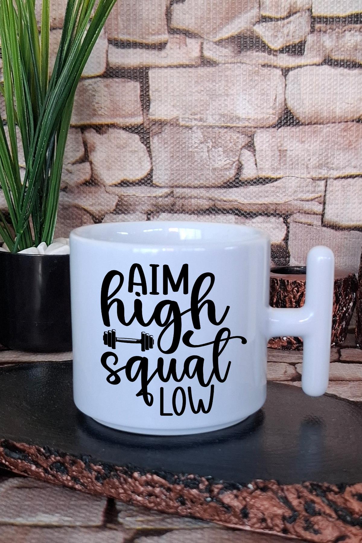 Aim High Squat Low Yazılı Gym Spor Squat Hediyelik Baskılı T Kulplu Latte Fincanı Kupa Bardak