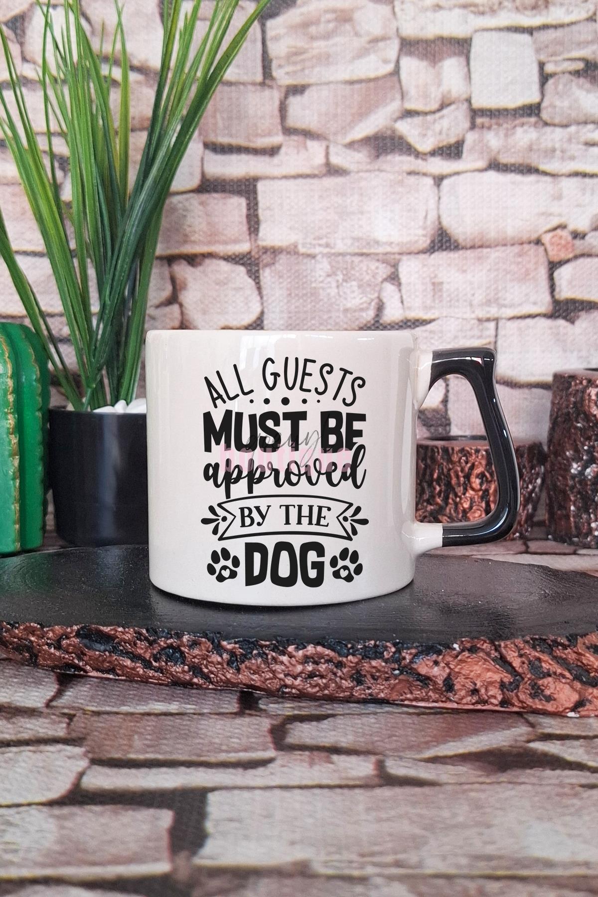 All Guests Must Be Approved By The Dog Yazılı Köpek Sahibi Hediyelik Kulplu Kupa Bardak