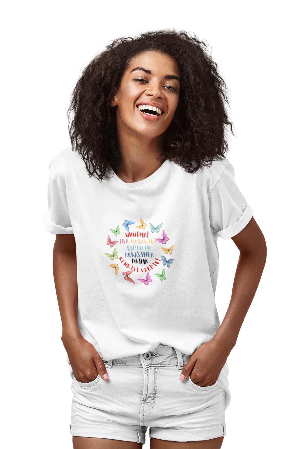Başarılı Kadının Arkasında Kendisi Vardır-Kelebek Baskılı Eğlenceli Motivasyon Beyaz Kadın T-Shirt