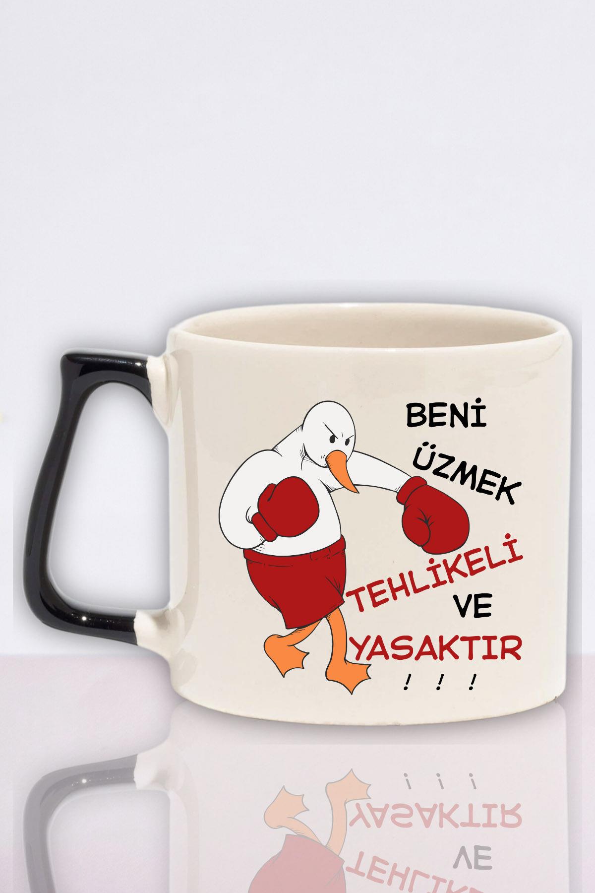 Beni Üzmek Tehlikeli ve Yasaktır Baskılı Eğlenceli Hediyelik Renkli Kulplu Kupa Bardak