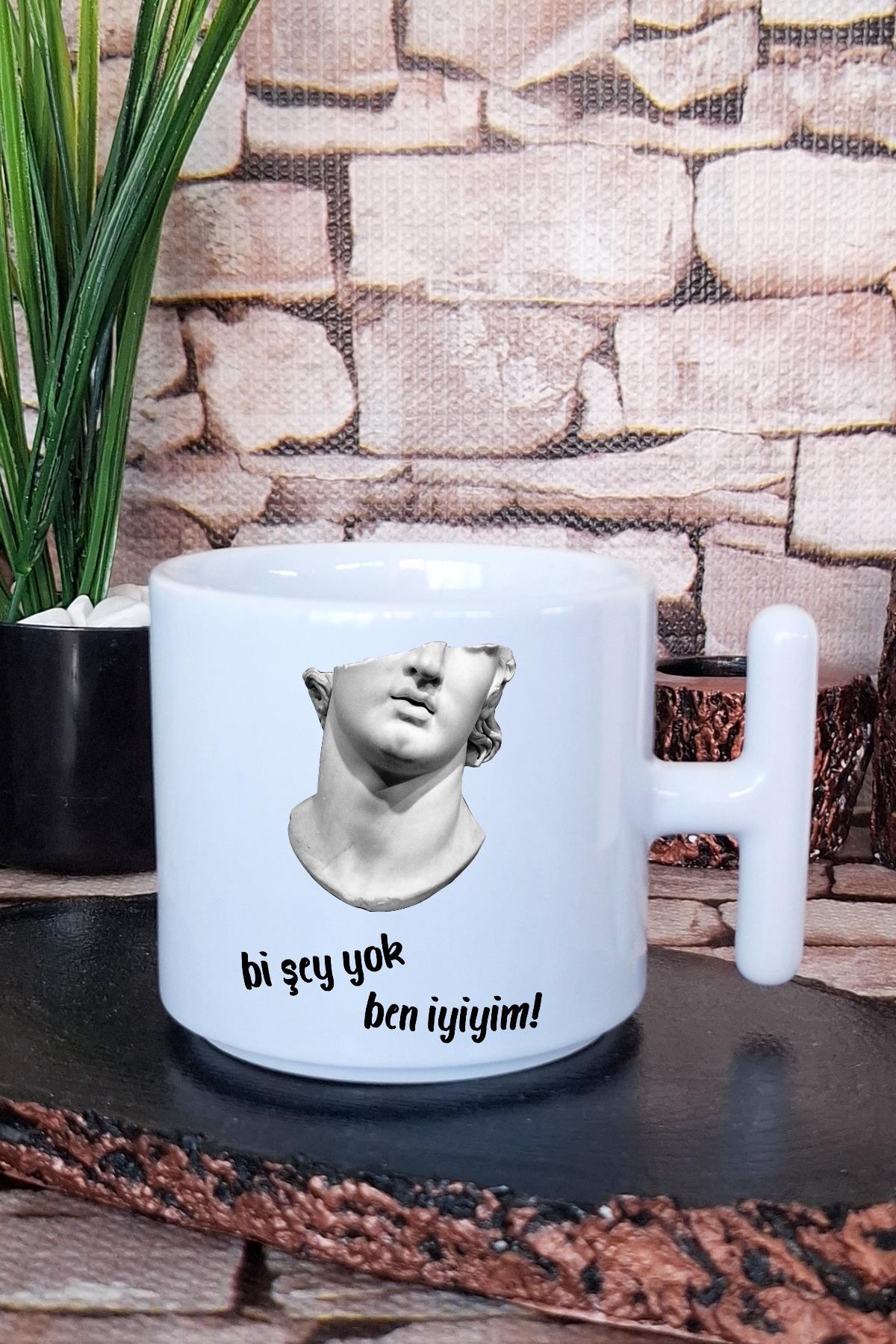 Bir Şey Yok Ben İyiyim Eğlenceli Baskılı T Kulplu Latte Fincanı Kupa Bardak