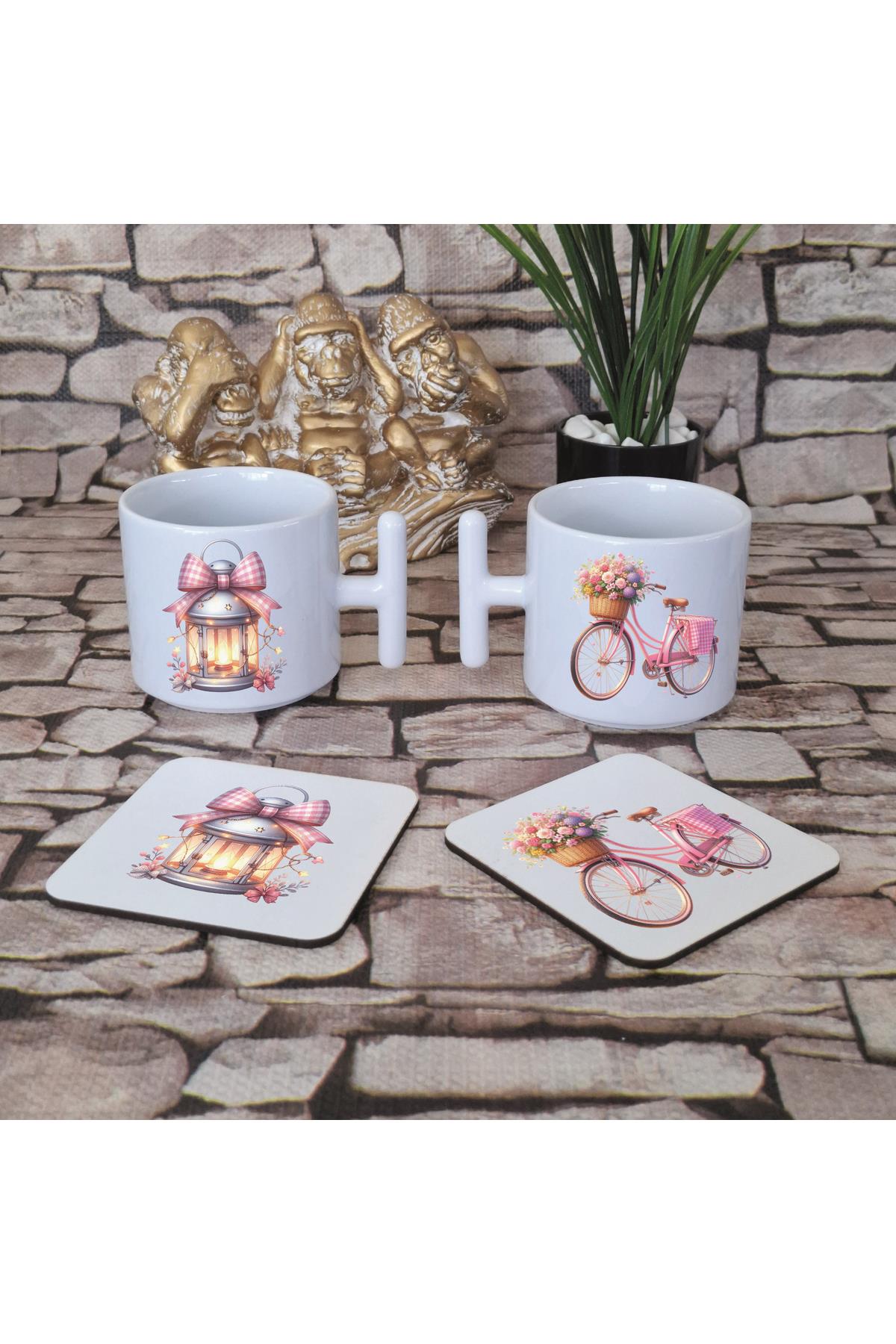 Bisiklet ve El Feneri Baskılı 4'lü Set Ahşap Bardak Altlığı ve Latte Fincanı T Kulplu Kupa Bardak