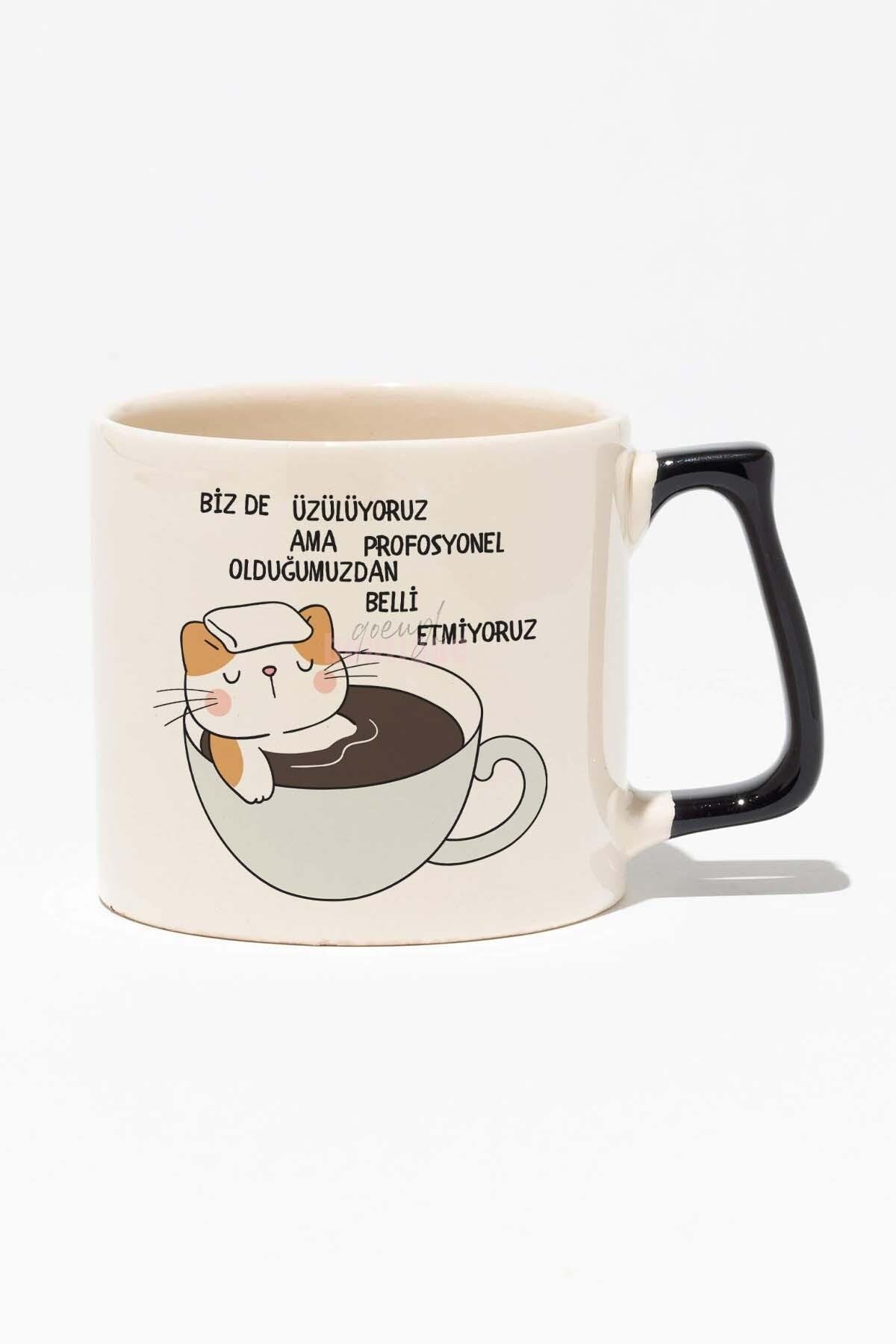 Biz de Üzülüyoruz, Belli Etmiyoruz-Kedi Komik Hediyelik Baskılı Siyah Kulplu Modern Seramik Kupa