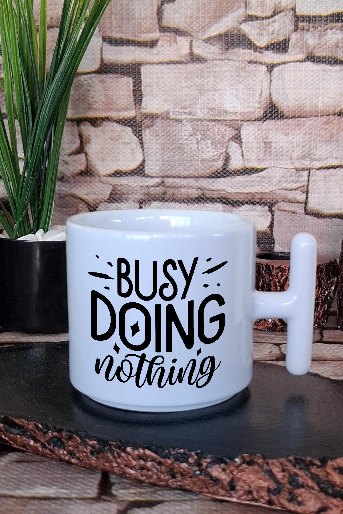 Busy Doing Nothing Yazılı Komik Hediyelik Baskılı T Kulplu Latte Fincanı Kupa Bardak