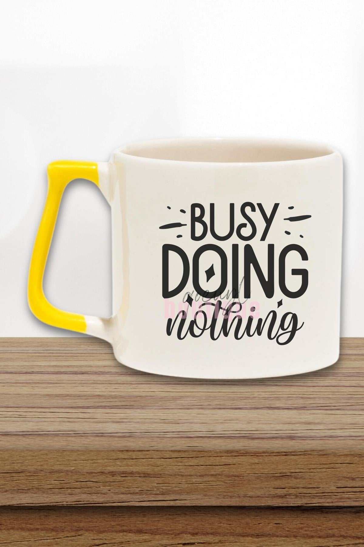 Busy Doing Nothing Yazılı Komik Tembellik Esprisi Hediyelik Kulplu Kupa Bardak