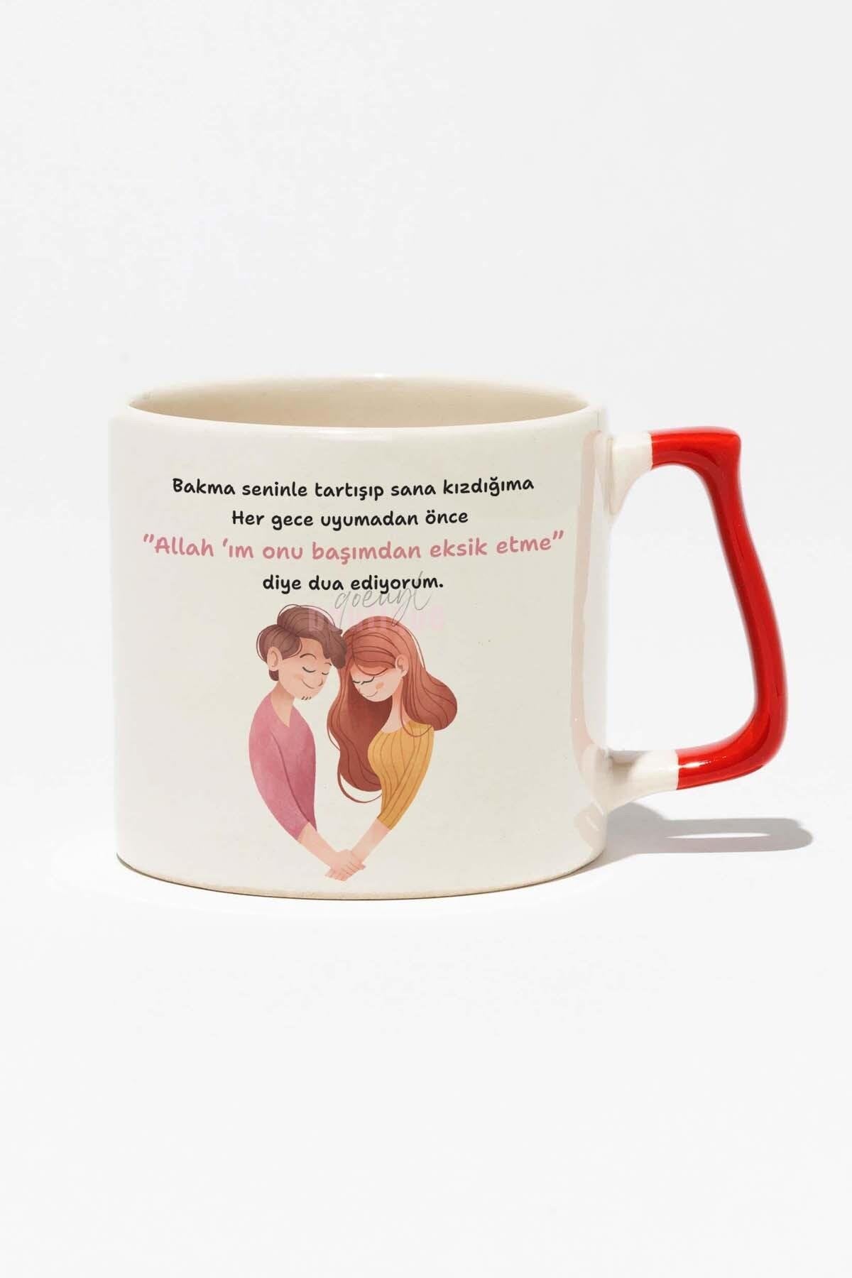 Eş Sevgili Başımdan Eksik Etme...' diye dua ediyorum Baskılı Kırmızı Kulplu Modern Seramik Kupa