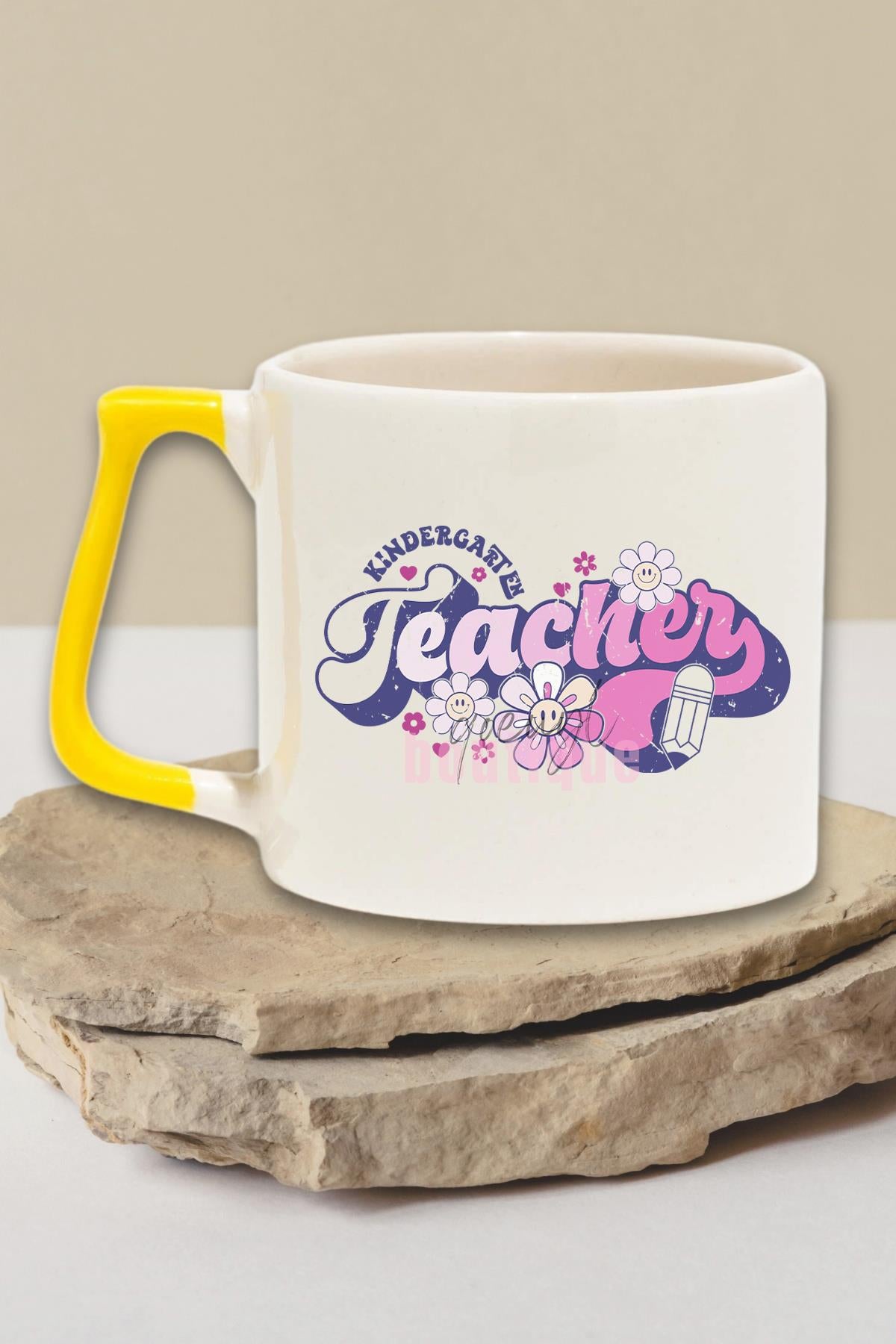 Groovy Kindergarten Teacher B Distressed Baskılı Retro Hediyelik Kulplu Kupa Bardak