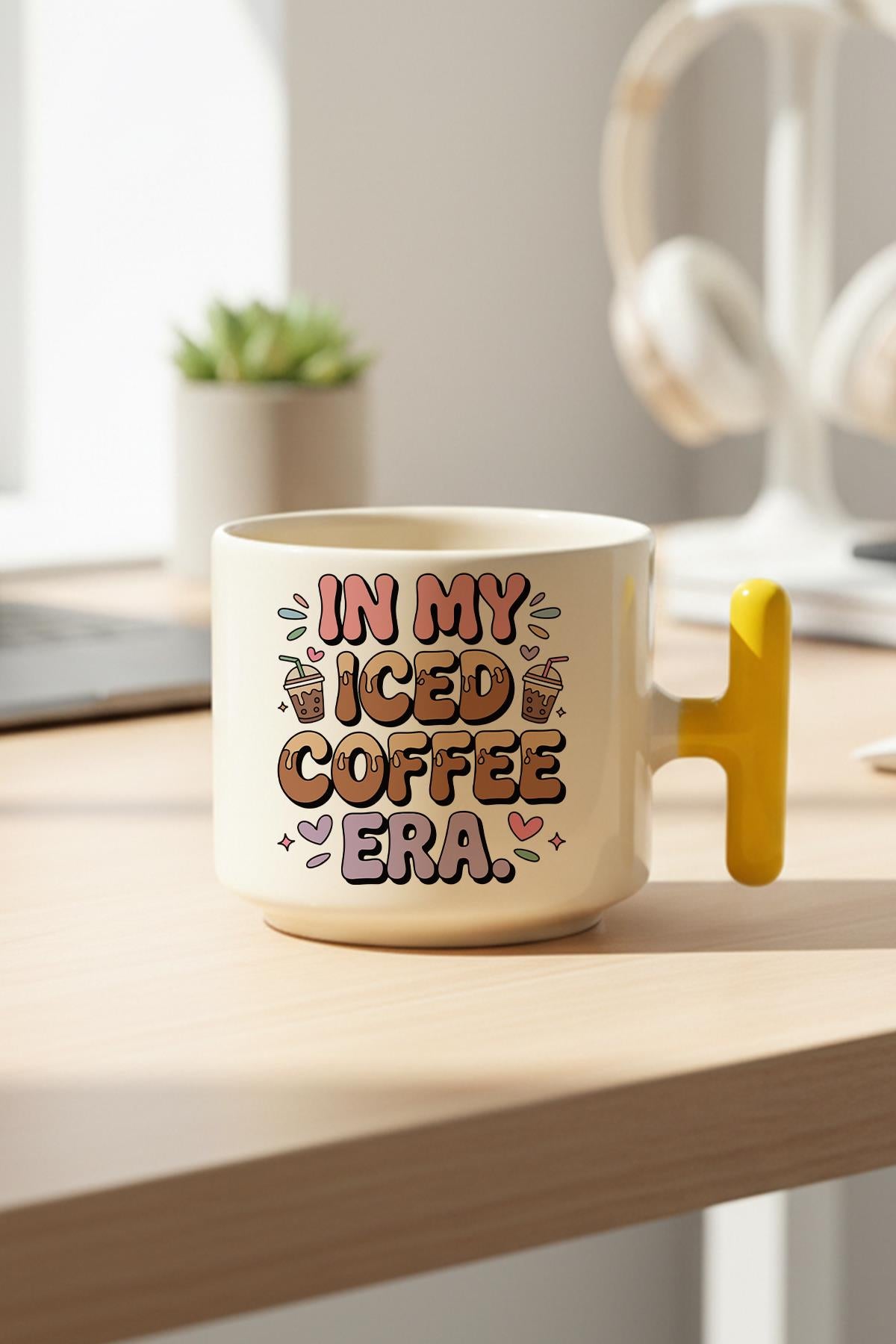 In My Iced Coffee Era Baskılı Hediyelik T Kulplu Latte Fincanı Kupa Bardak