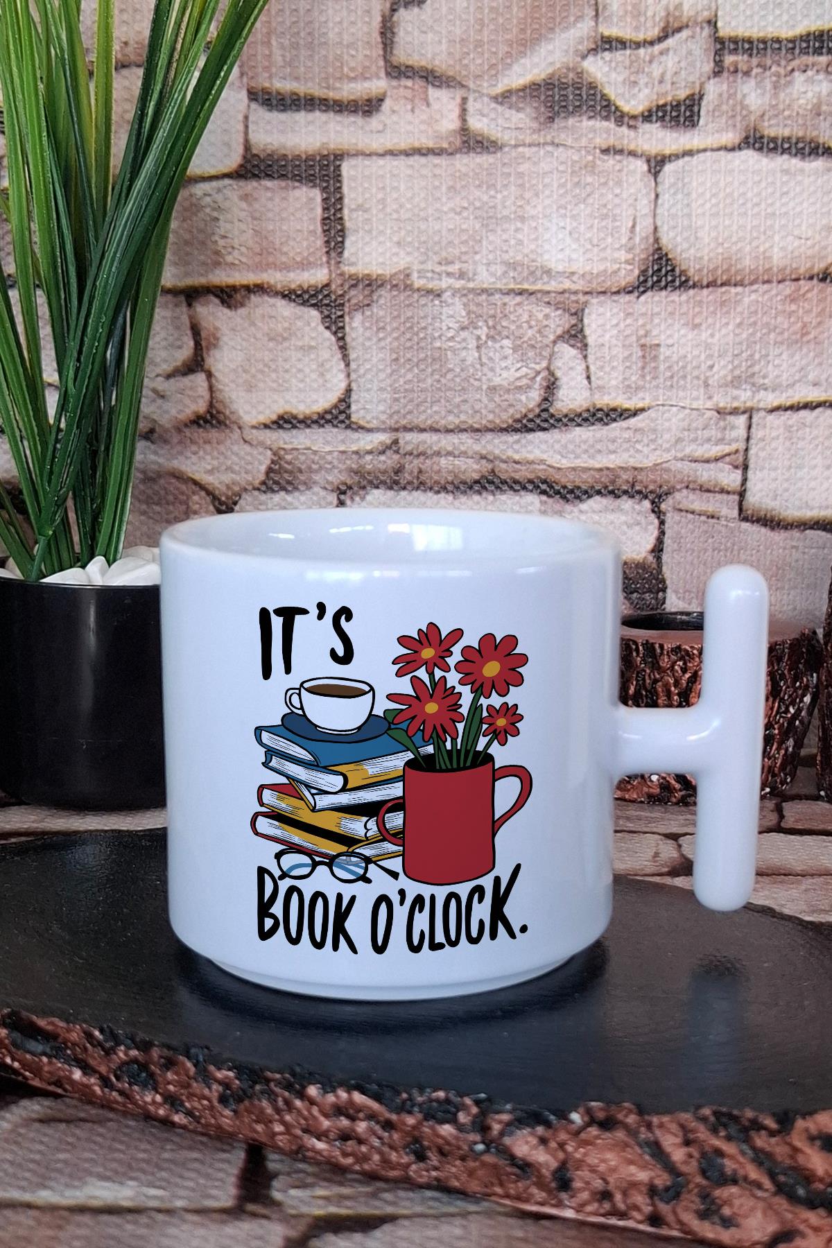 Its Book O'Clock Yazılı Kitap Okuma Mottosu Hediyelik Baskılı T Kulplu Latte Fincanı Kupa Bardak