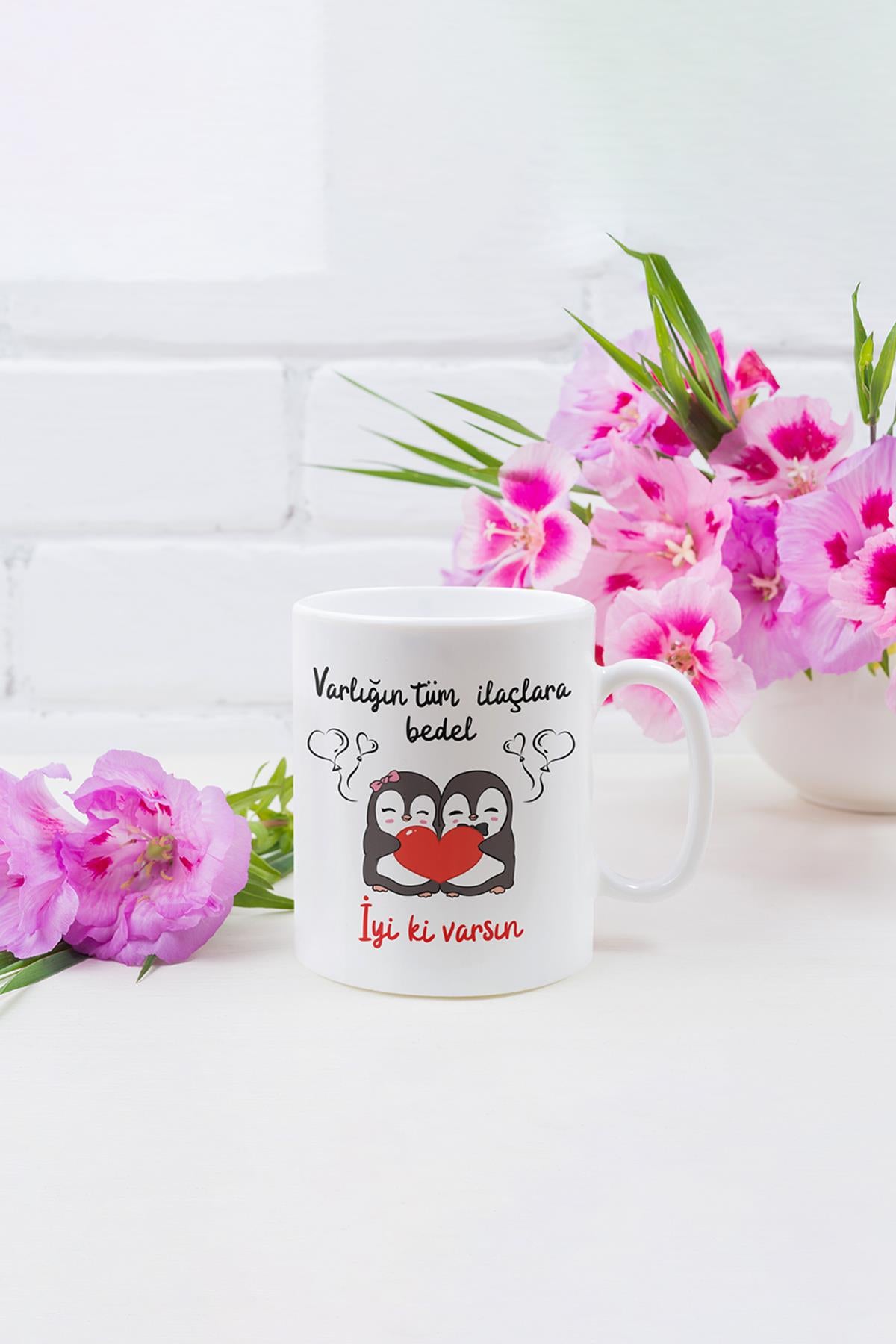 İyi ki Varsın Penguen Baskılı Eş, Sevgili, Arkadaş Hediyelik Beyaz Kupa Bardak
