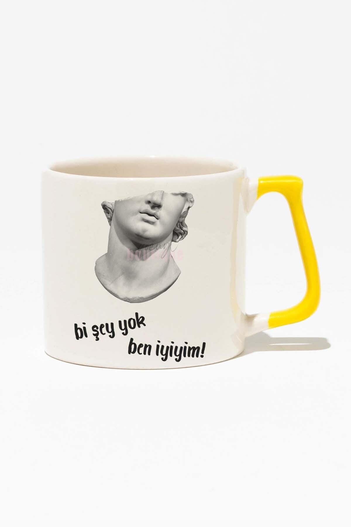 Sanatsal ve Eğlenceli Heykel Ben İyiyim Yazılı Baskılı Sarı Kulplu Modern Seramik Kupa