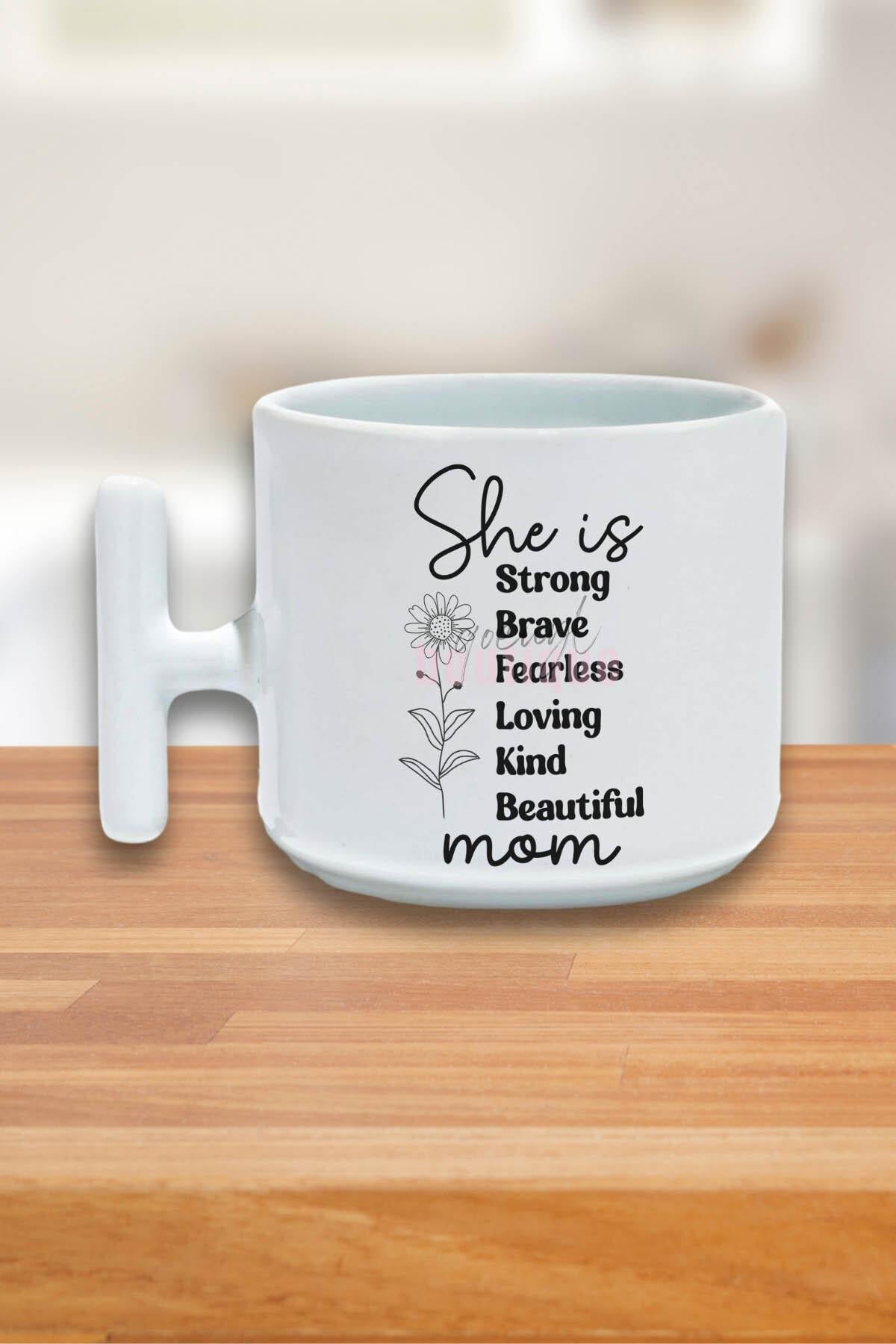 She Is Mom Baskılı Anneler Günü Hediyelik T Kulplu Latte Fincanı Kupa Bardak