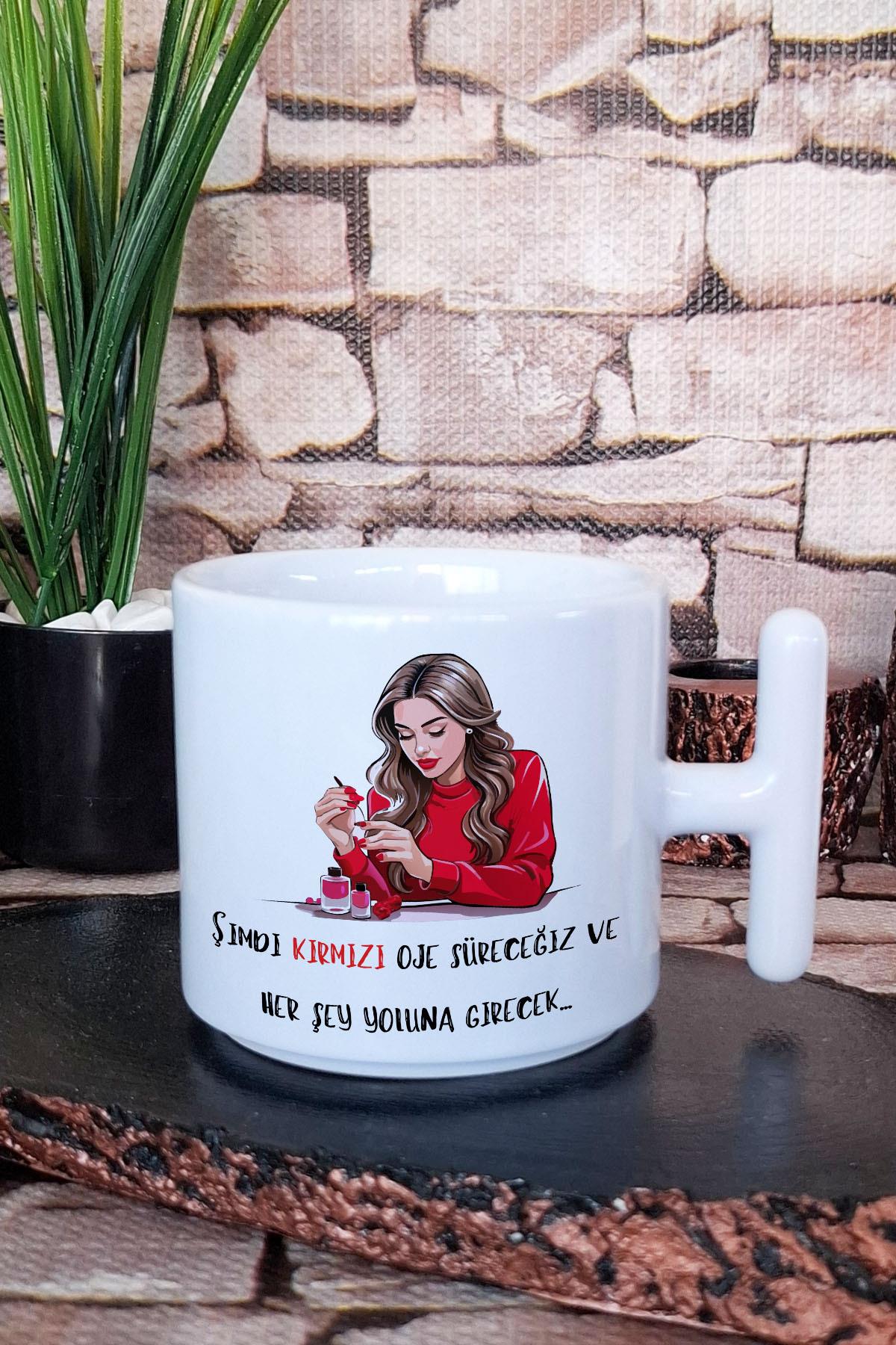 Şimdi Kırmızı Oje Süreceğiz ve Her Şey Yoluna Girecek Baskılı T Kulplu Latte Fincanı Kupa Bardak