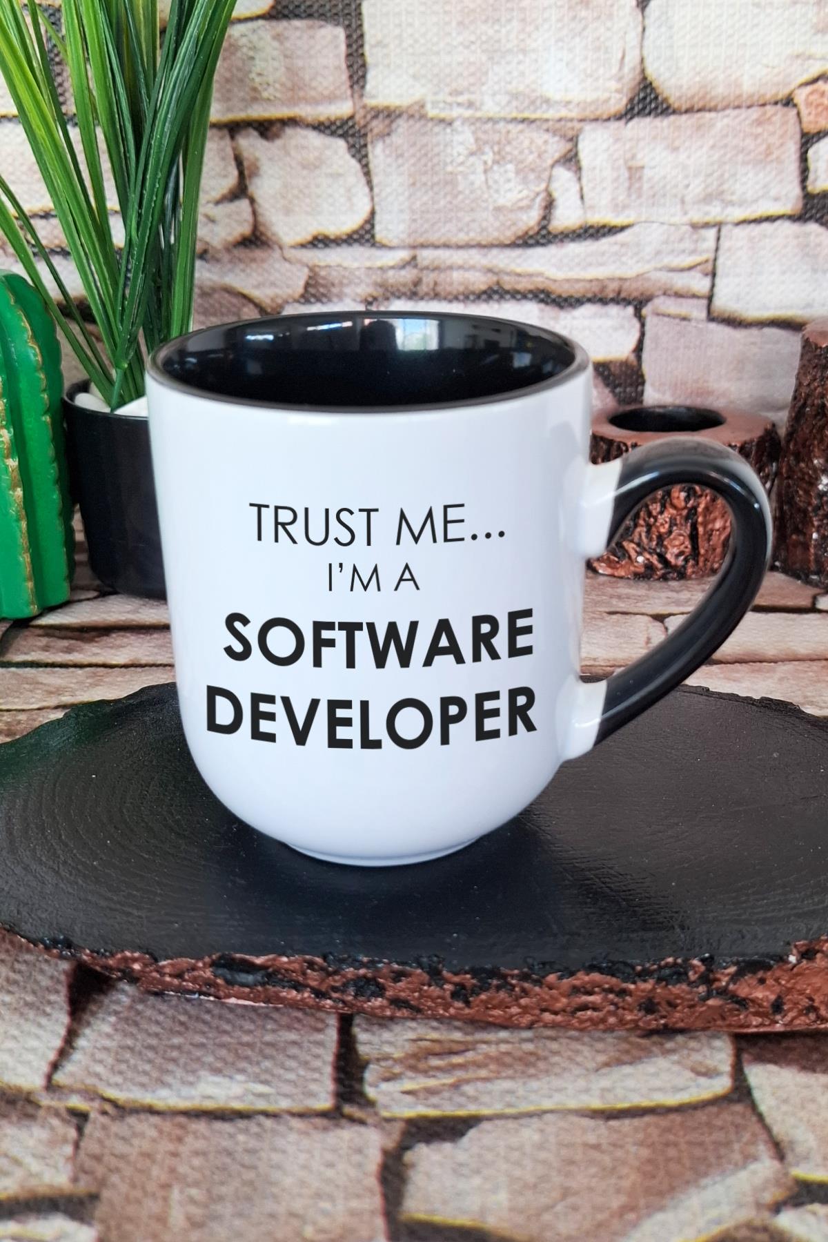 Trust Me I Am A Software Developer Yazılımcı Baskılı İçi ve Kulpu Siyah Renkli Premium Kupa Bardak
