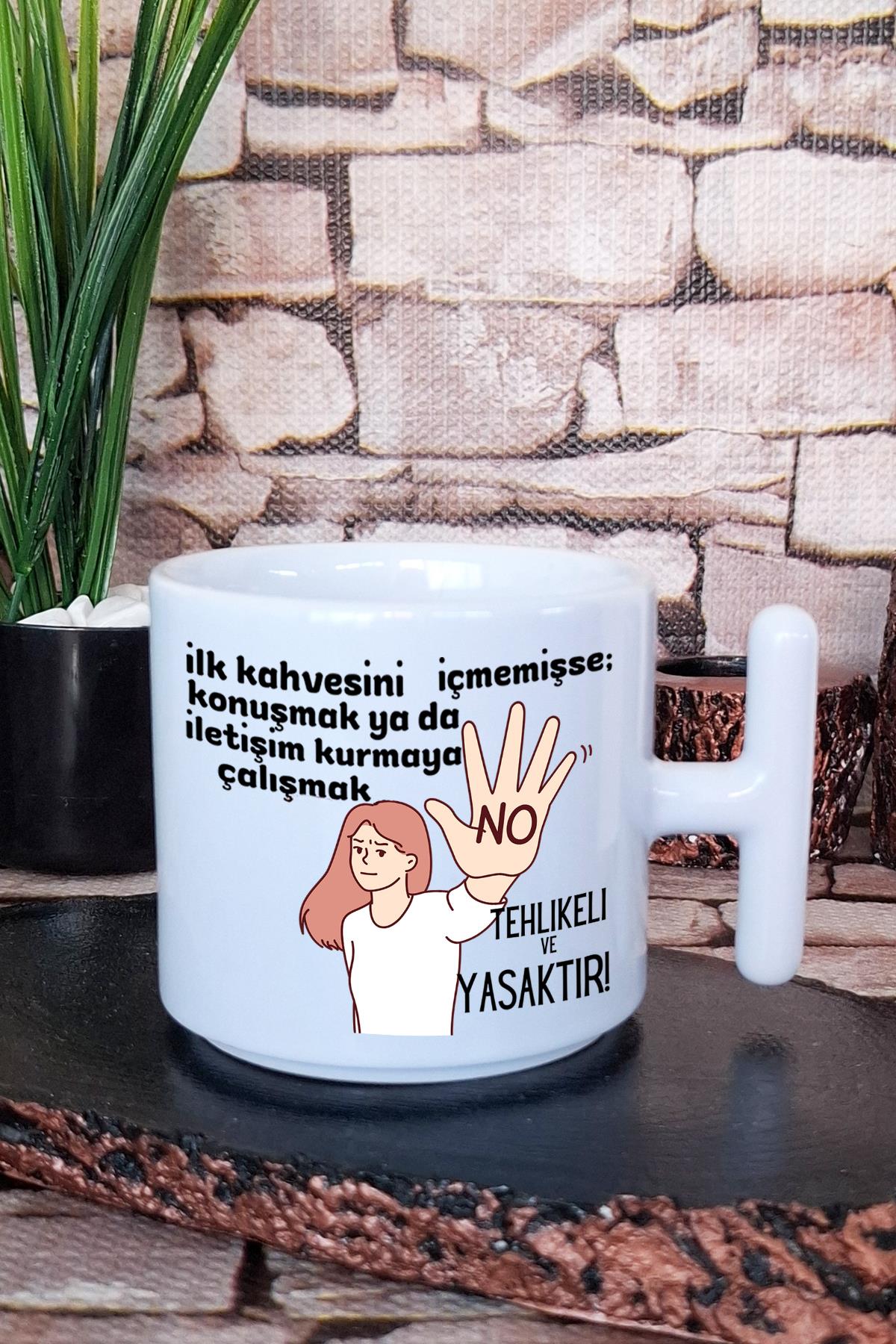 Yaklaşmak Tehlikeli ve Yasaktır Baskılı Eğlenceli T Kulplu Latte Fincanı Kupa Bardak