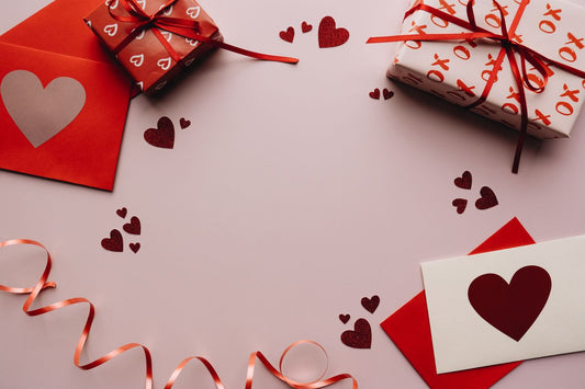 Sevgiliye Hediye Fikirleri: Romantik, Komik ve Kullanışlı Öneriler
