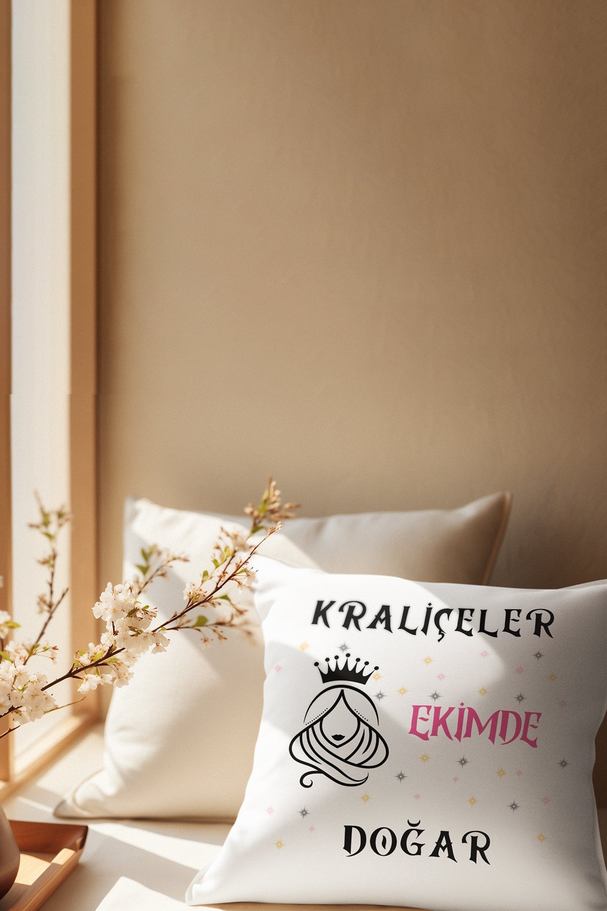 kraliceler-bu-ayda-dogar-baskili-es,-sevgili,-arkadasa-hediyelik-saten-mini-dekoratif-yastik