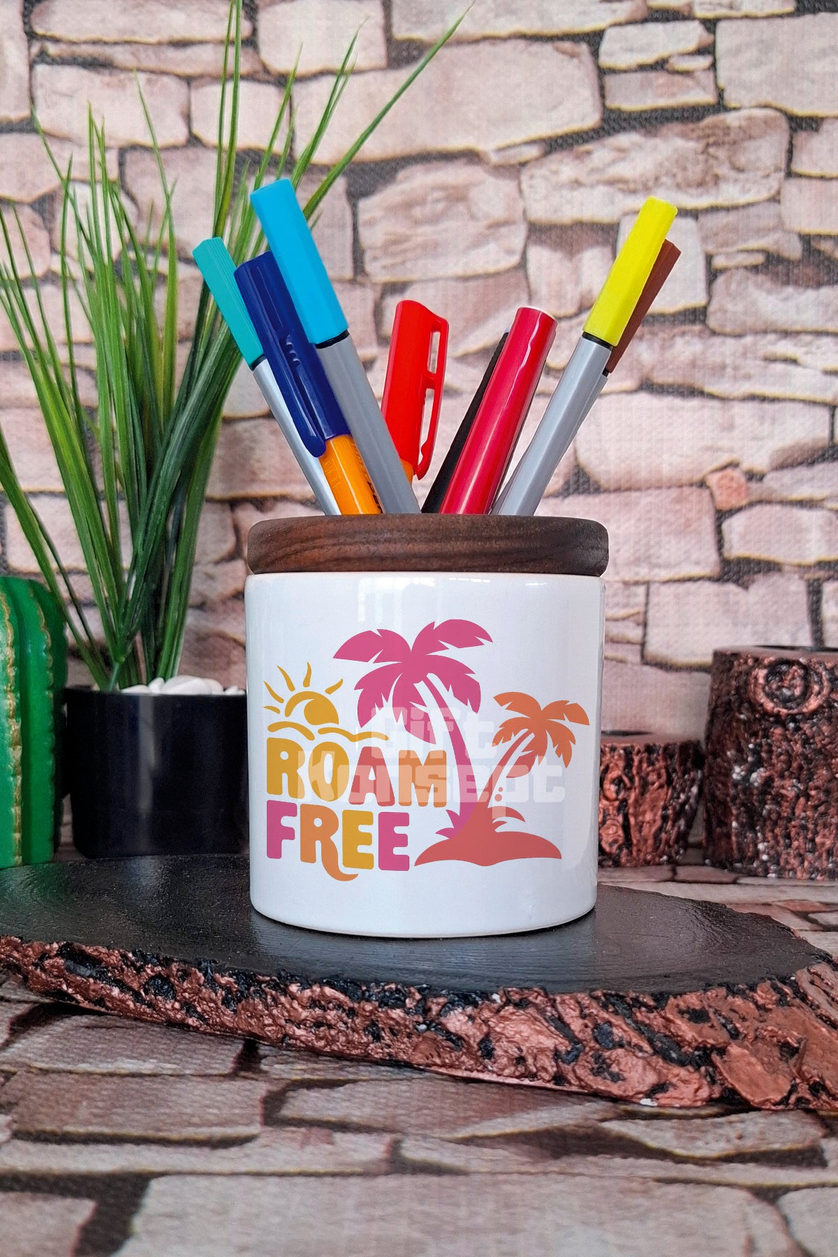 Roam Free tasarımlı seramik kalemlik
