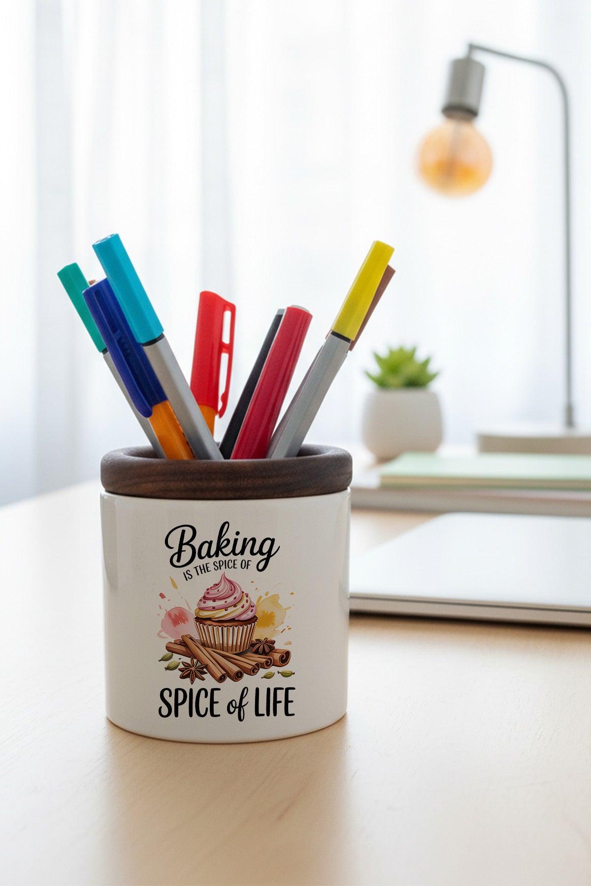 Baking Is The Spice Of Love tasarımlı seramik kalemlik