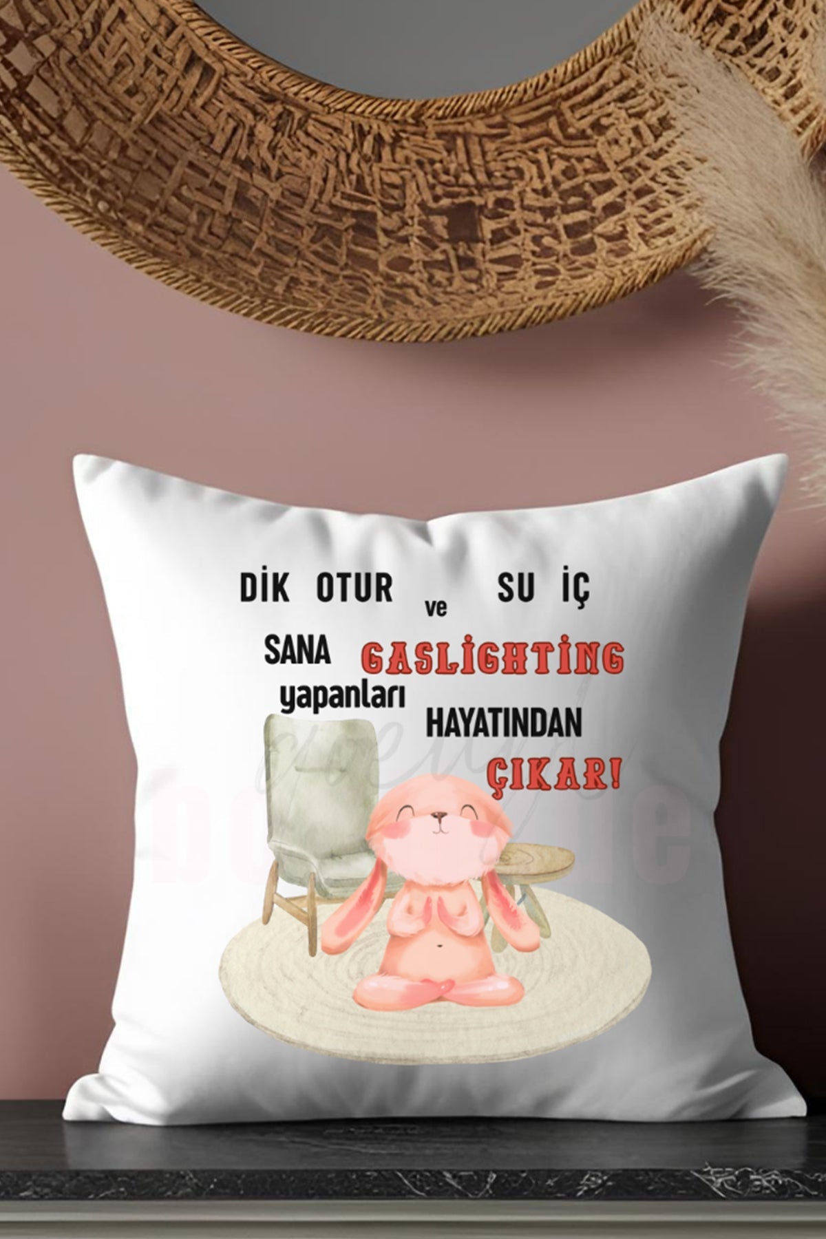 gaslighting-yapanlari-hayatindan-çikar-baskili-eglenceli-hediyelik-elyaf-dolgu-saten-mini-yastik