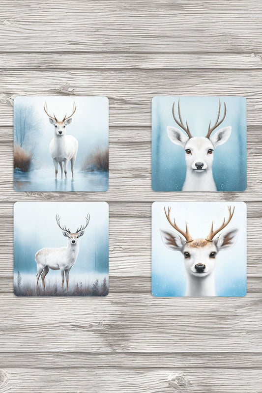 Beyaz Geyik Geyik Kış Temalı Baskılı 4'lü Set Dekoratif Ahşap Kare Bardak Altlığı