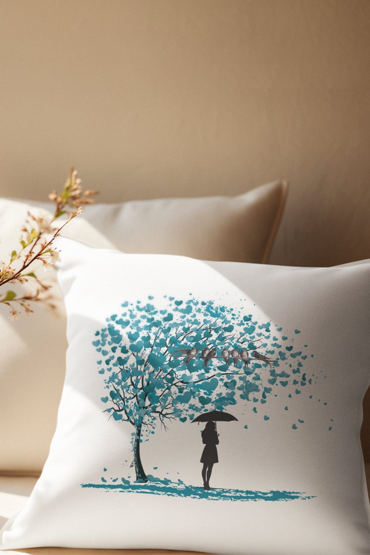 kalp-yaprakli-hayat-agaci-ve-kus-baskili-romantik-hediyelik-elyaf-dolgulu-saten-dekoratif-yastik