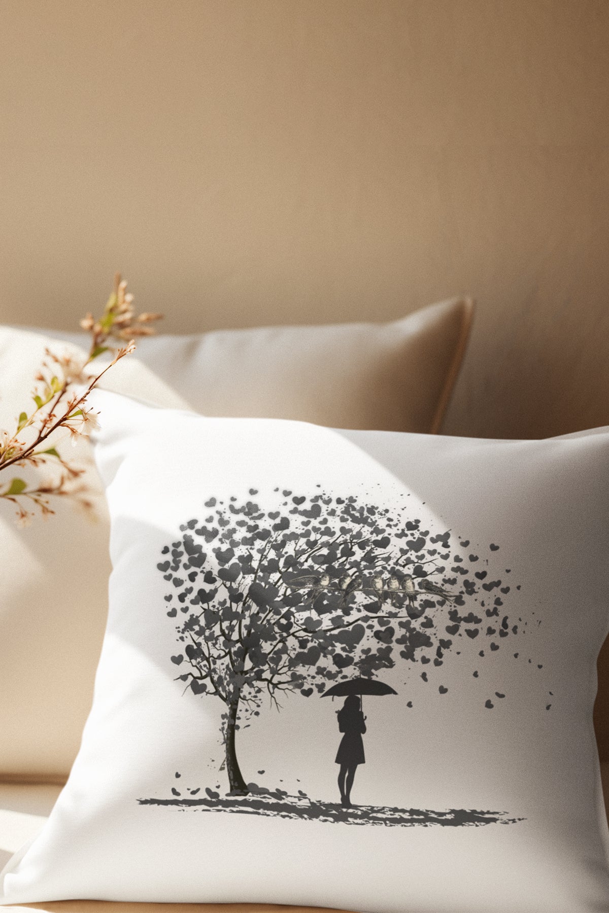 kalp-yaprakli-hayat-agaci-ve-kus-baskili-romantik-hediyelik-elyaf-dolgulu-saten-dekoratif-yastik