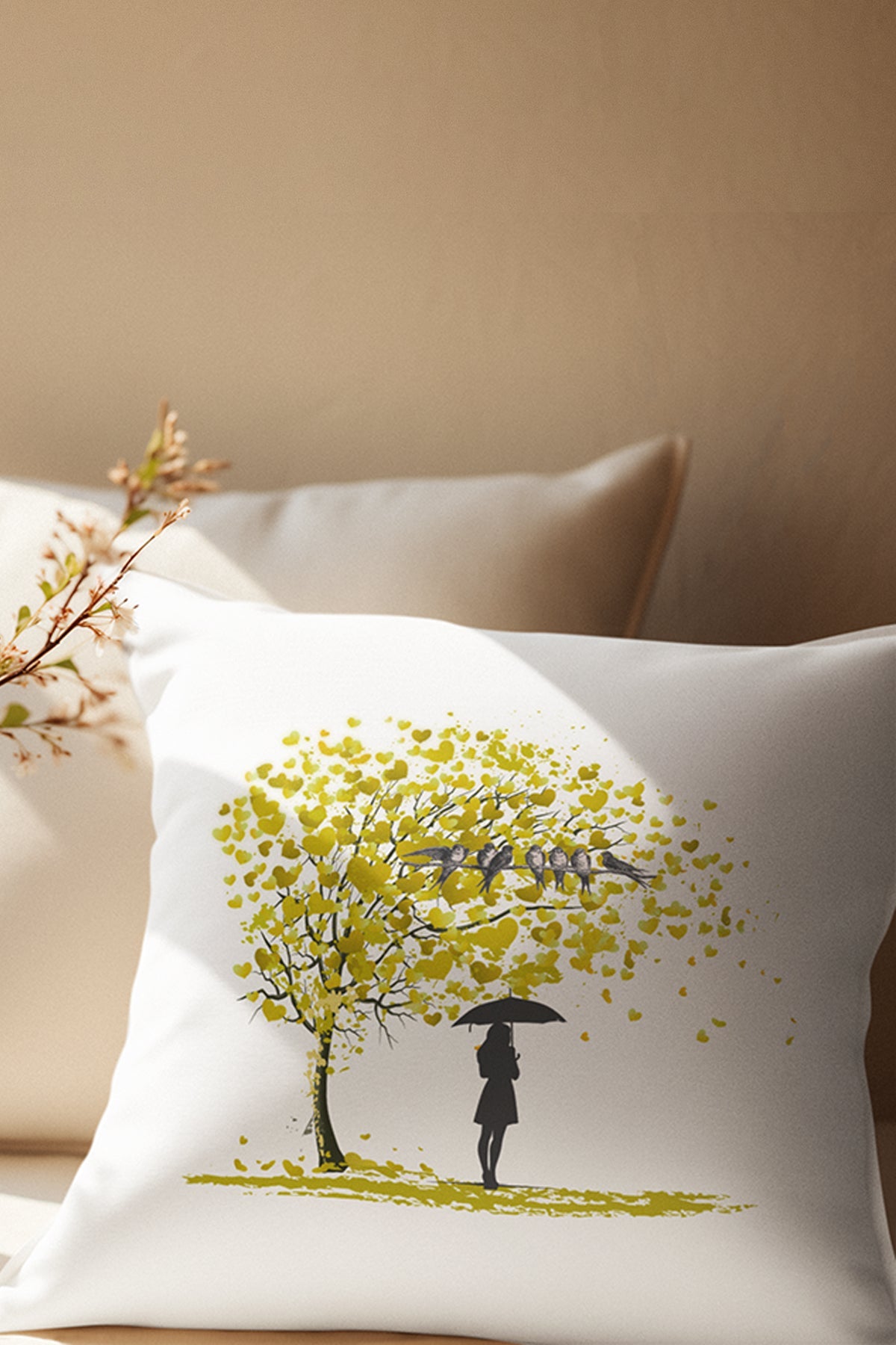 kalp-yaprakli-hayat-agaci-ve-kus-baskili-romantik-hediyelik-elyaf-dolgulu-saten-dekoratif-yastik