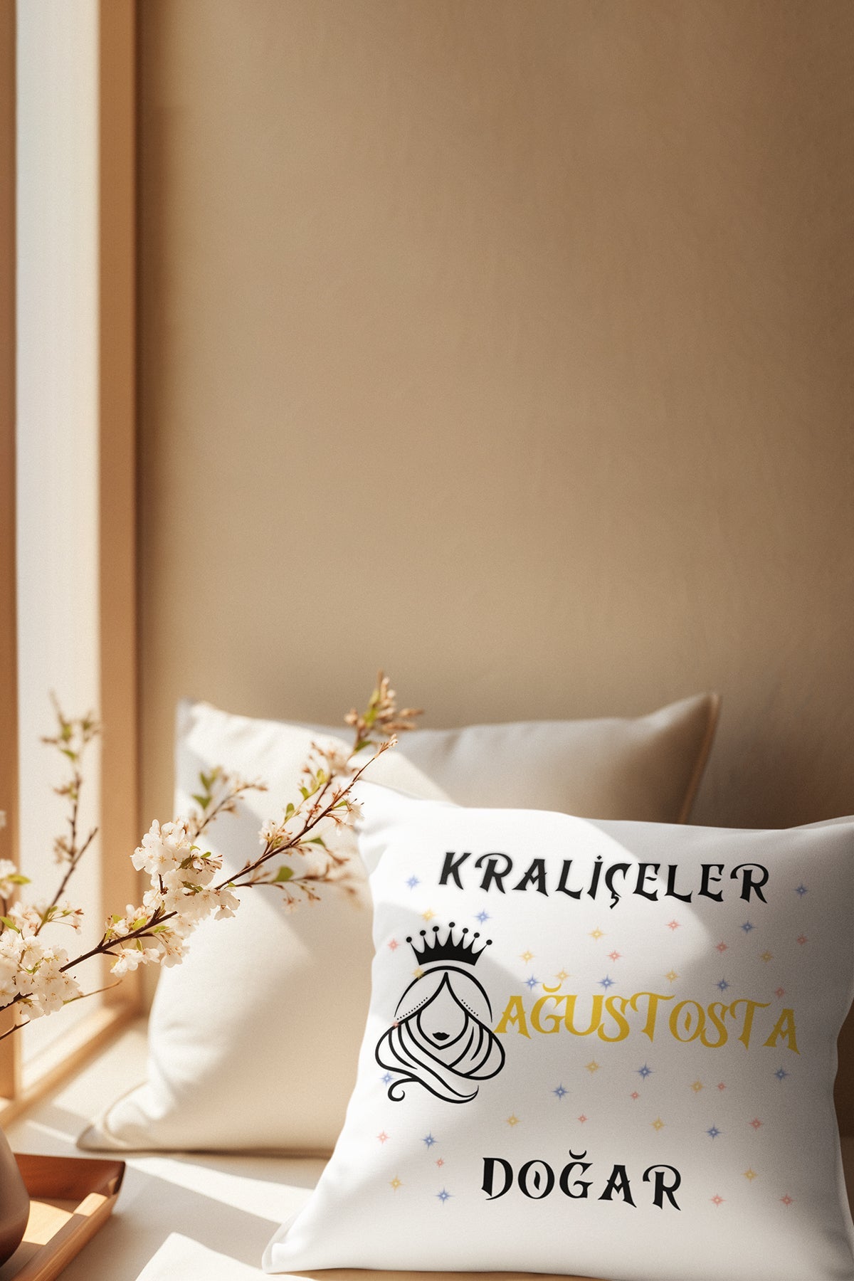 kraliceler-bu-ayda-dogar-baskili-es,-sevgili,-arkadasa-hediyelik-saten-mini-dekoratif-yastik
