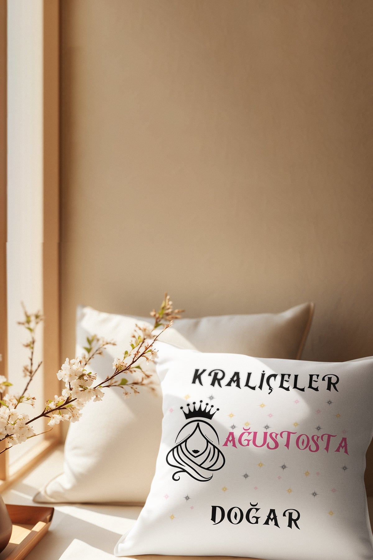 kraliceler-bu-ayda-dogar-baskili-es,-sevgili,-arkadasa-hediyelik-saten-mini-dekoratif-yastik