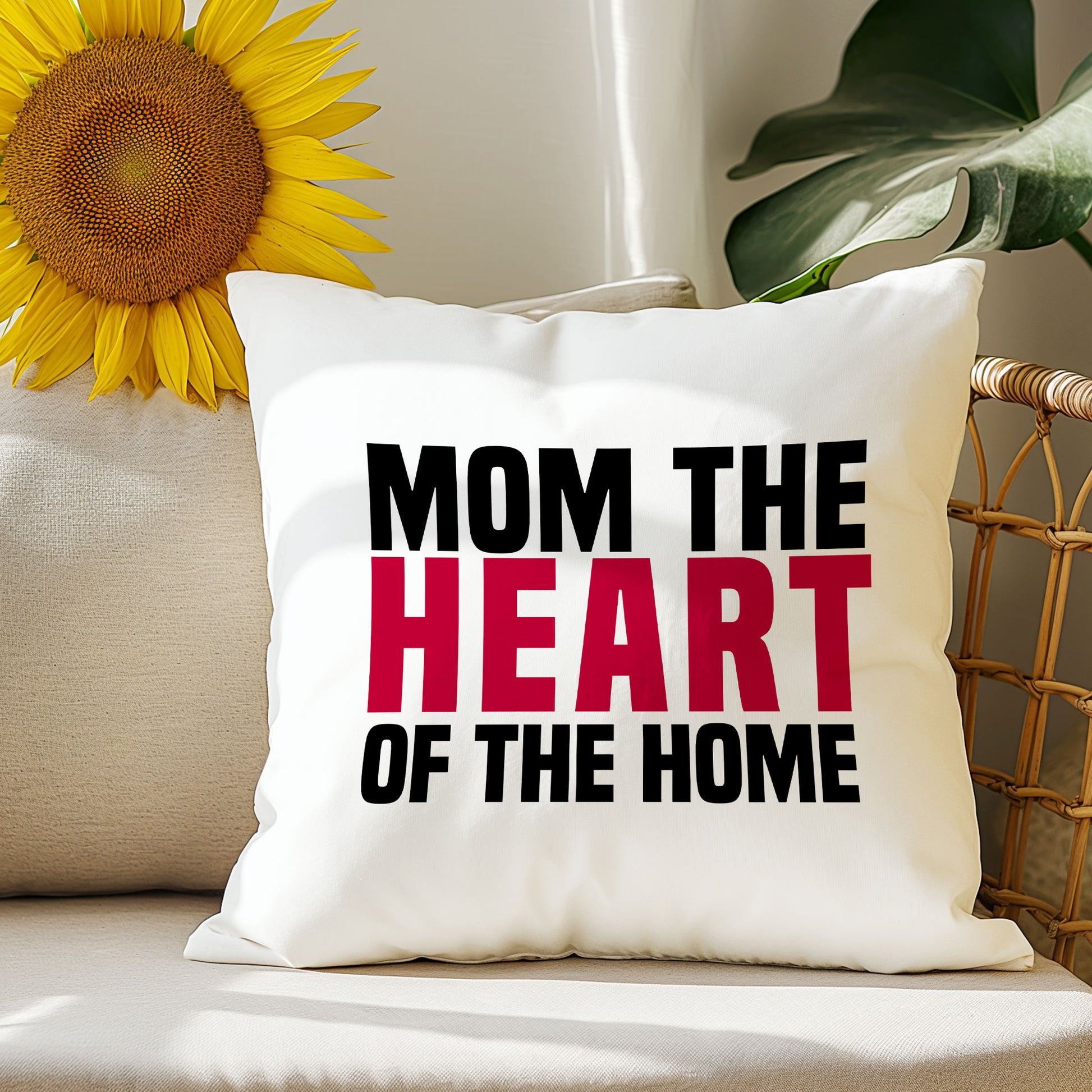 mom-the-heart-of-the-home-baskili-anneler-gunu-hediyelik-elyaf-dolgulu-dekoratif-yastik