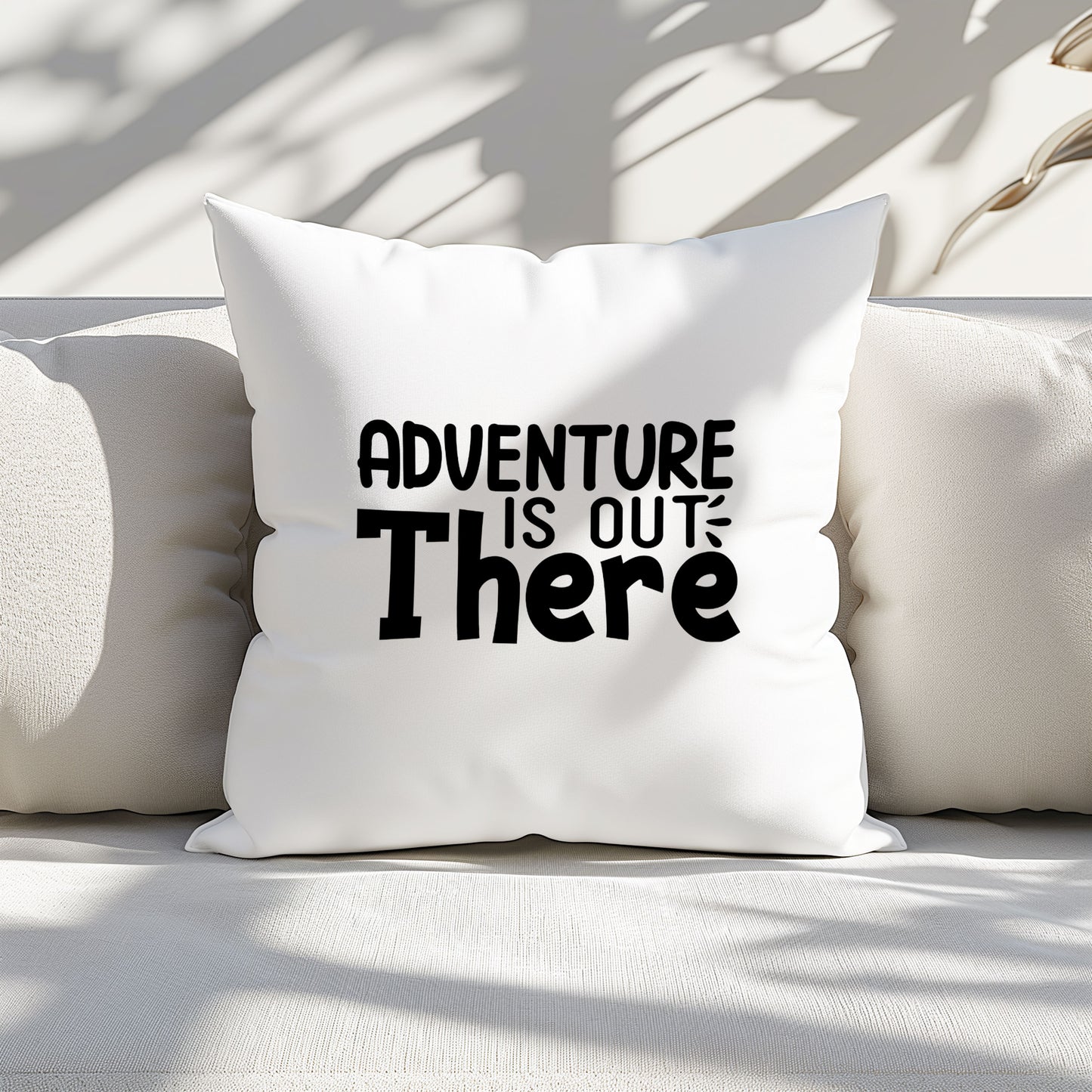 adventure-ıs-out-there-baskili-motivasyon-hediyelik-elyaf-dolgulu-dekoratif-yastik
