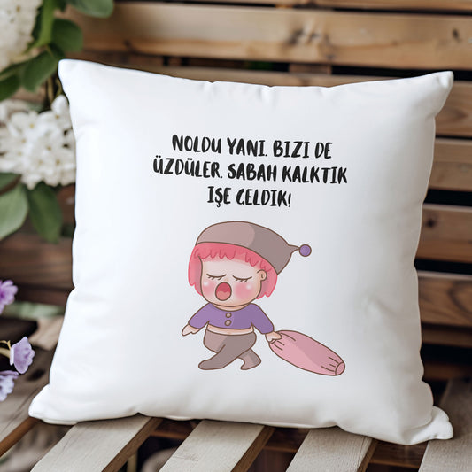 bizide-üzduler-sabah-kalktik-ise-geldik-baskili-hediyelik-elyaf-dolgulu-saten-dekoratif-yastik