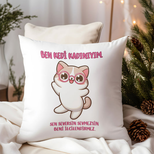 ben-kedi-kadiniyim-baskili-komik-hediyelik-elyaf-dolgulu-saten-dekoratif-yastik