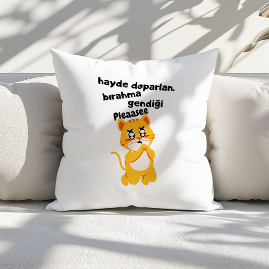 kendini-birakma-baskili-komik-hediyelik-elyaf-dolgulu-saten-dekoratif-yastik