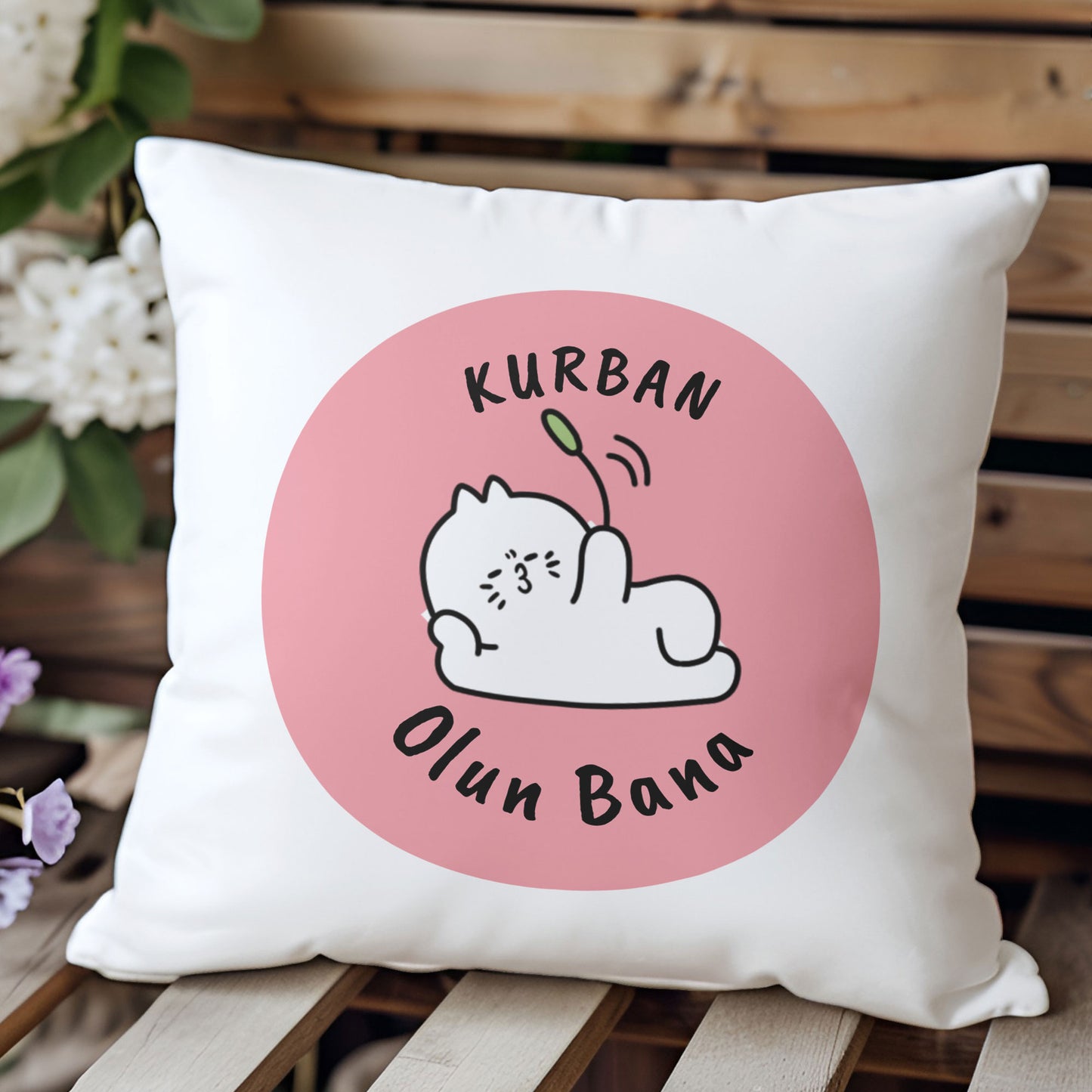 kurban-olun-bana-baskili-komik-hediyelik-elyaf-dolgulu-saten-dekoratif-yastik