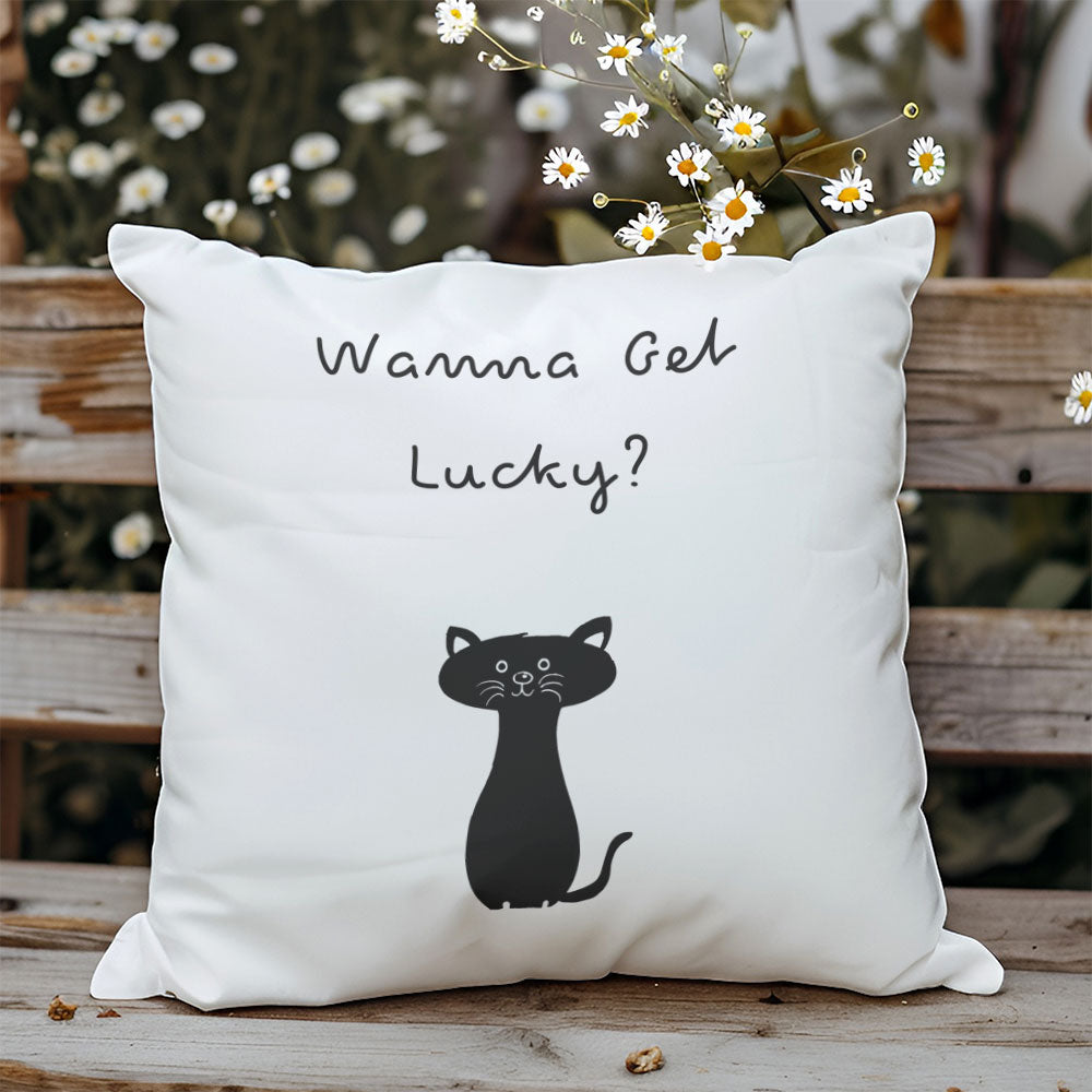 wanna-get-lucky-şans-kedisi-baskili-hediyelik-elyaf-dolgulu-saten-dekoratif-yastik