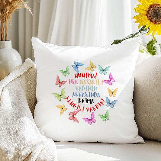 her-basarili-kadinin-arkasinda-kendisi-vardir-baskili-motivasyon-hediyelik-saten-dekoratif-yastik