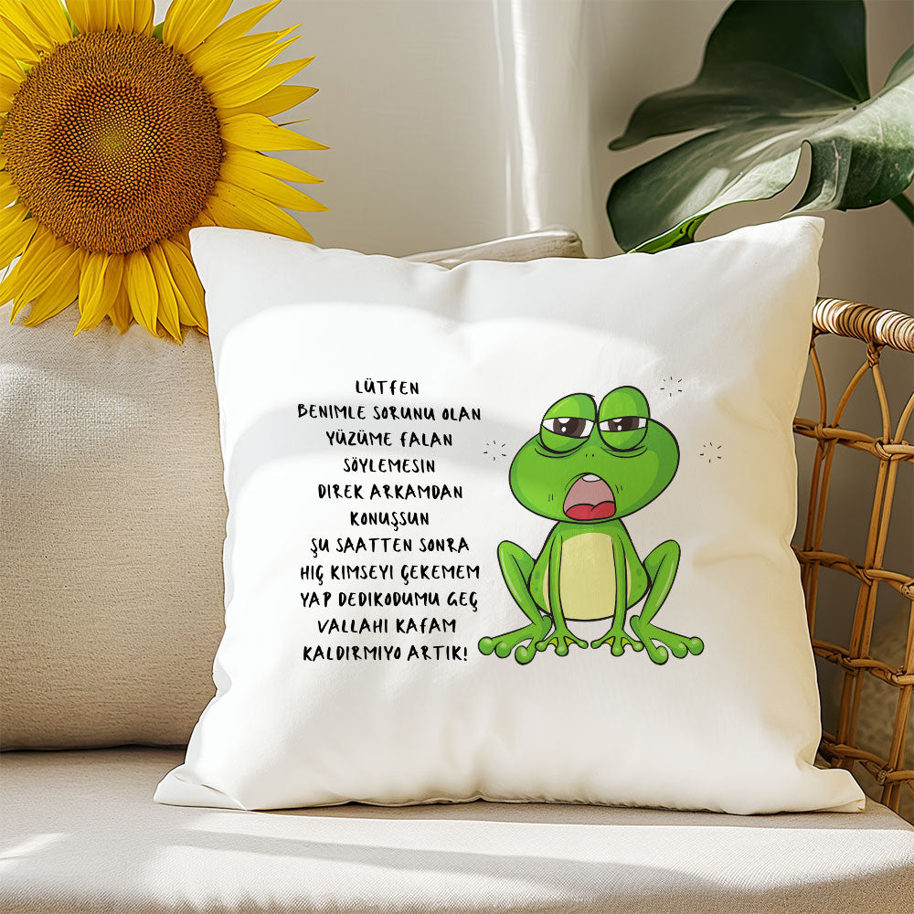 kafam-kaldirmiyor-artik-baskili-komik-hediyelik-elyaf-dolgulu-saten-dekoratif-yastik