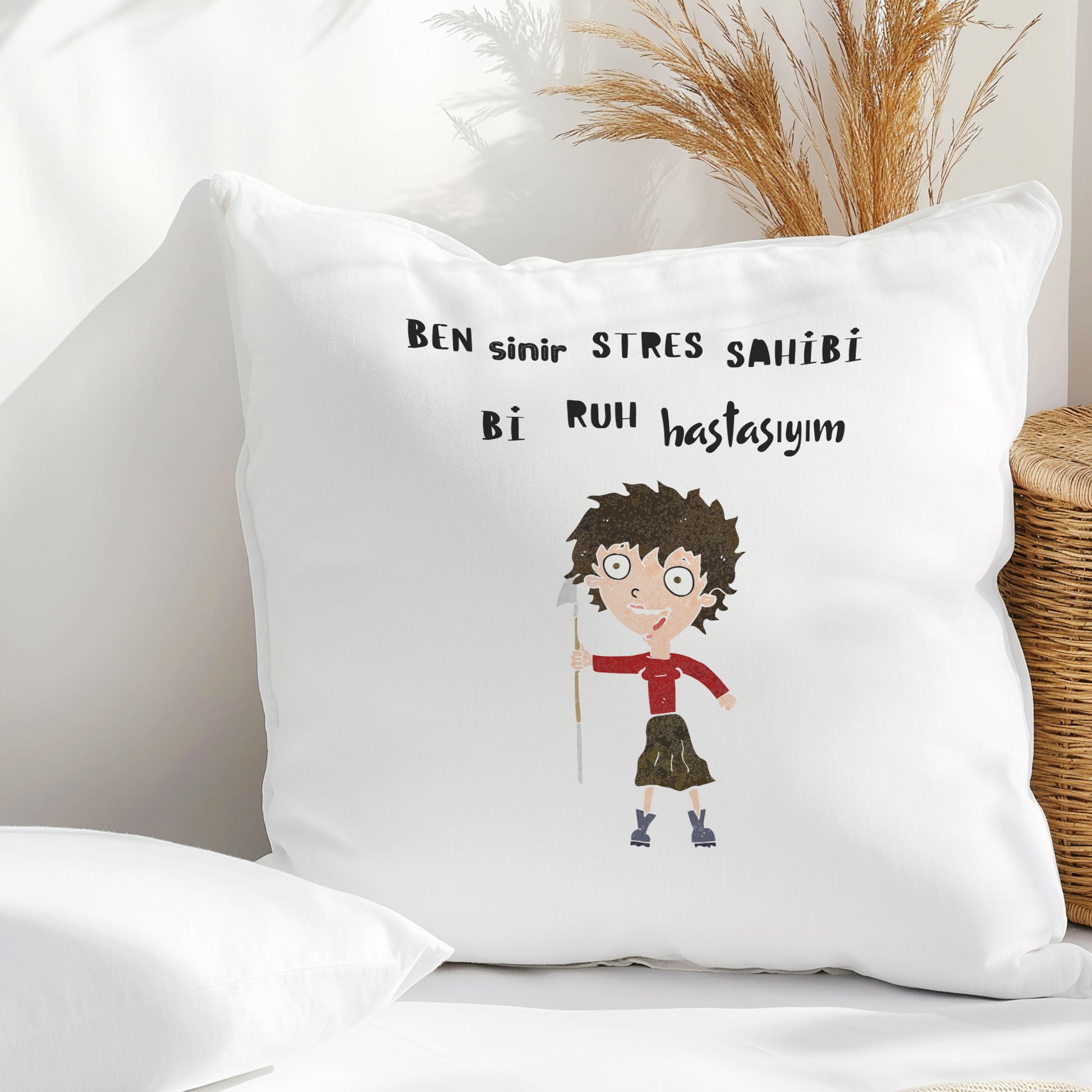 sinir-stres-sahibi-ruh-hasasiyim-baskili-komik-hediyelik-elyaf-saten-dekoratif-yastik