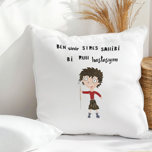 sinir-stres-sahibi-ruh-hasasiyim-baskili-komik-hediyelik-elyaf-saten-dekoratif-yastik