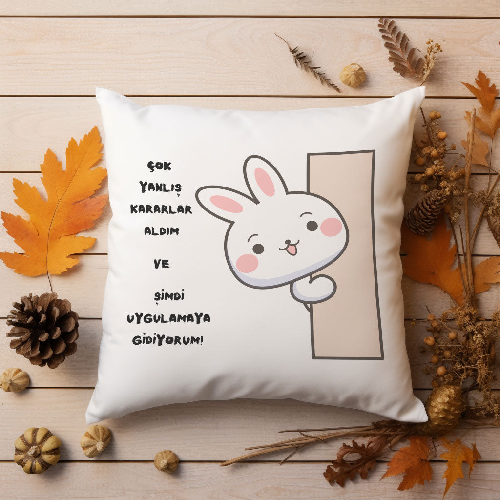 yanlis-kararlar-aldim-uygulamaya-gidiyorum-baskili-komik-hediyelik-elyaf-saten-dekoratif-yastik
