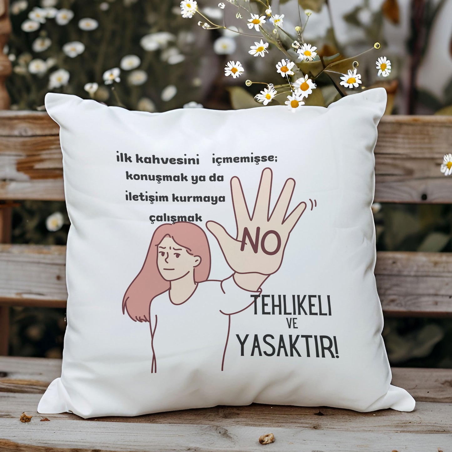 ilk-kahvesini-icememisse-konusmak-yasaktir-baskili-komik-hediyelik-elyaf-saten-dekoratif-yastik