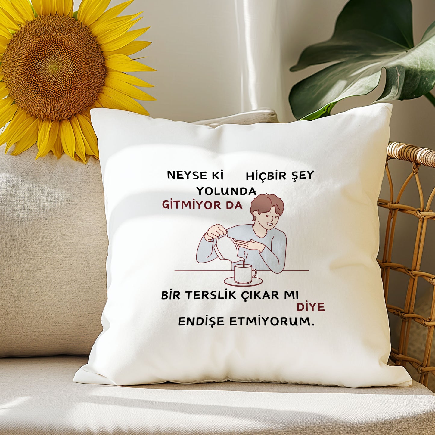 neyse-ki-hic-bir-şey-yolunda-gitmiyor-baskili-komik-hediyelik-elyaf-saten-dekoratif-yastik